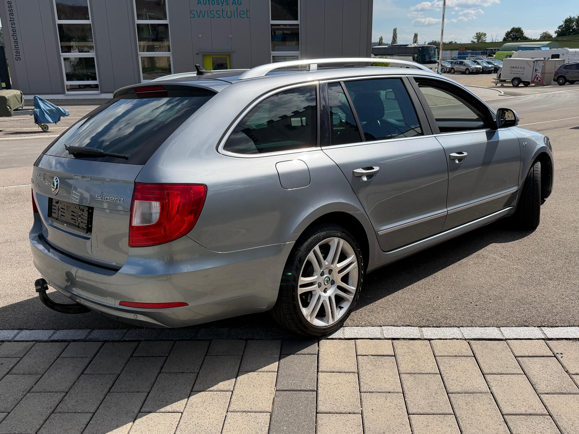 SKODA Superb Combi 2.0 TDi AllDrive4x4 DSG-image-8