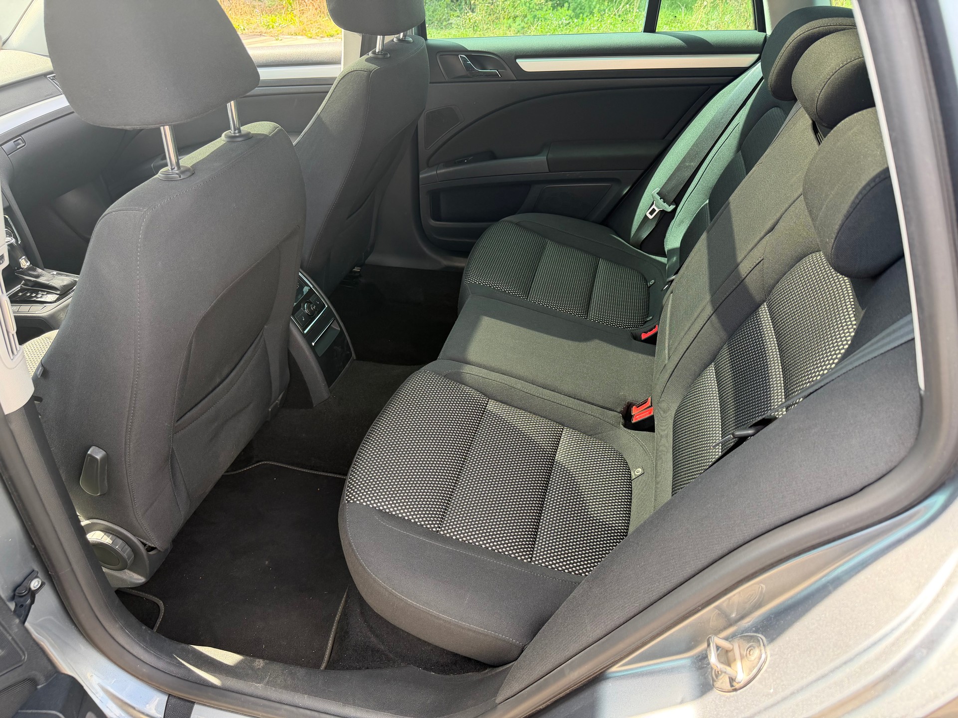 SKODA Superb Combi 2.0 TDi AllDrive4x4 DSG-image-13
