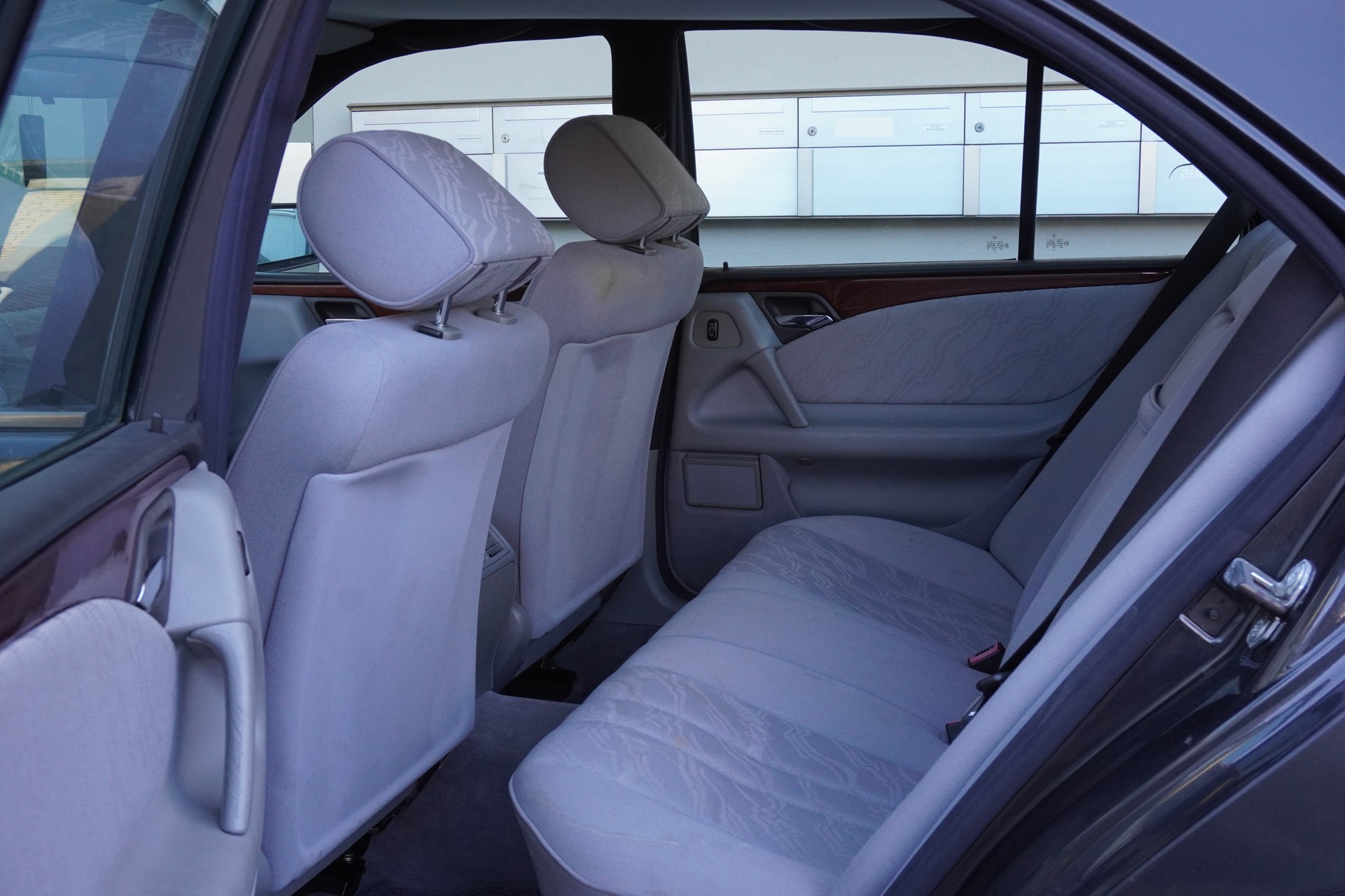 MERCEDES-BENZ E 280 Elégance 4-Matic Automatic-image-14