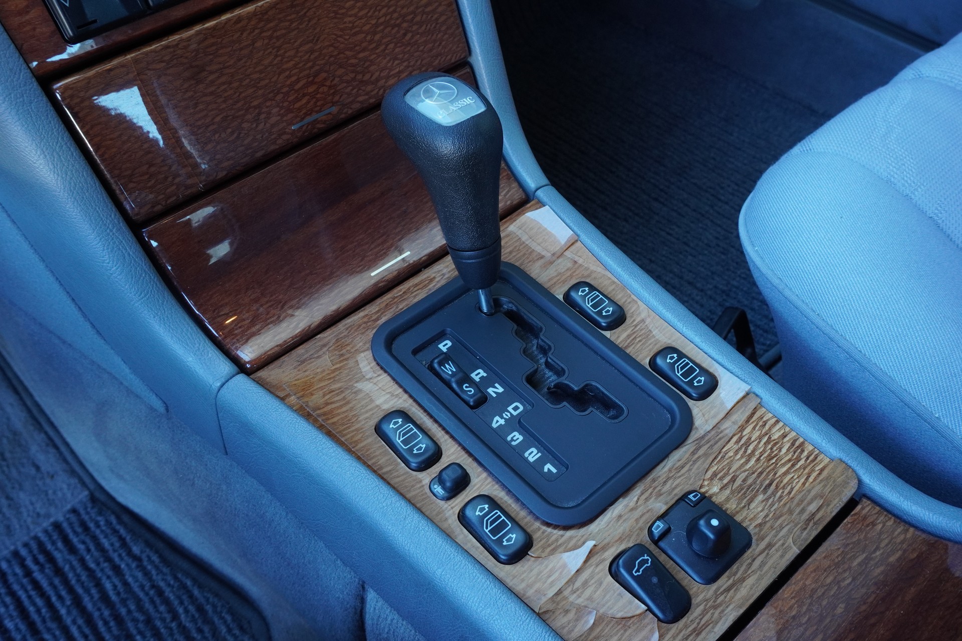 MERCEDES-BENZ E 280 Elégance 4-Matic Automatic-image-12