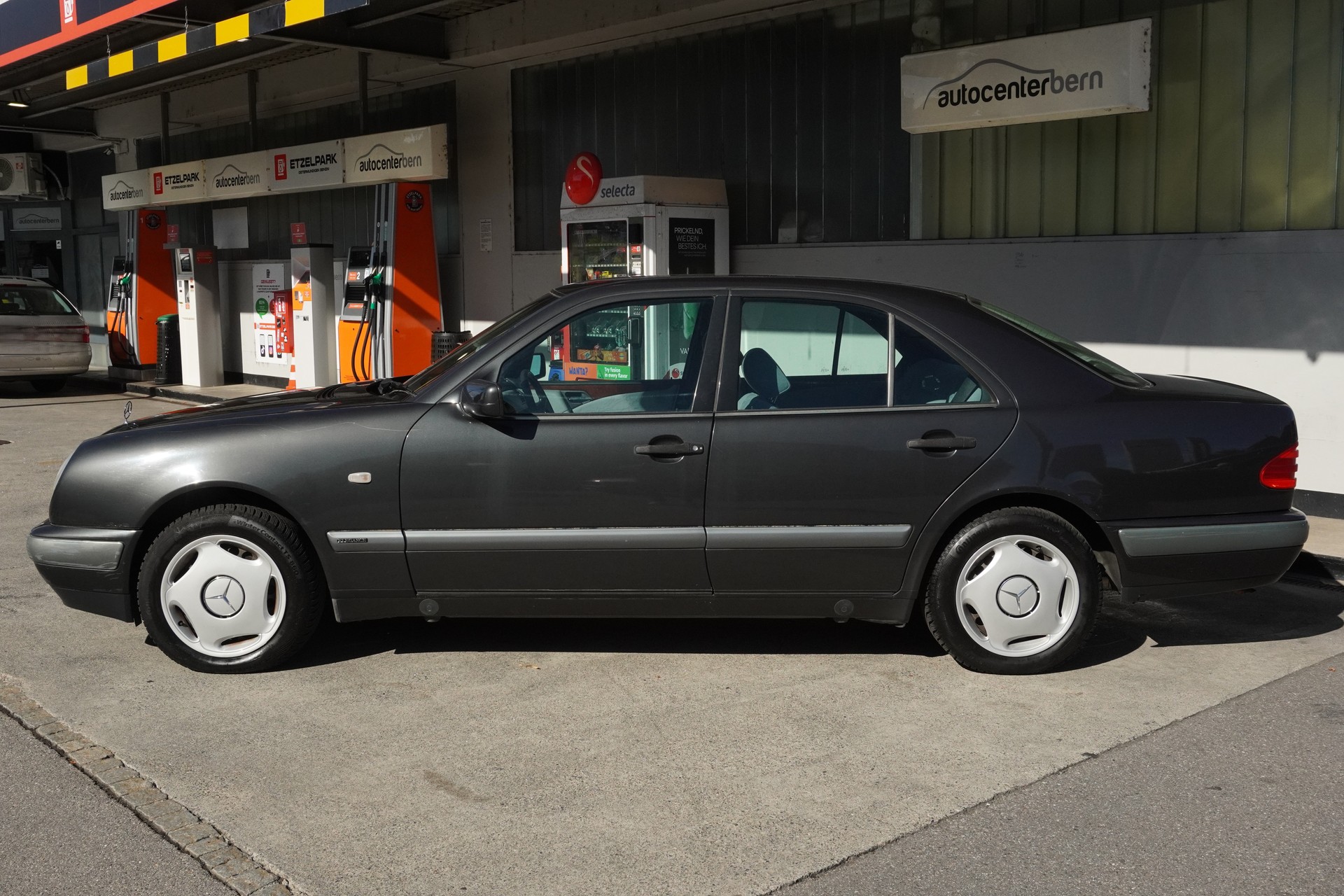 MERCEDES-BENZ E 280 Elégance 4-Matic Automatic-image-7
