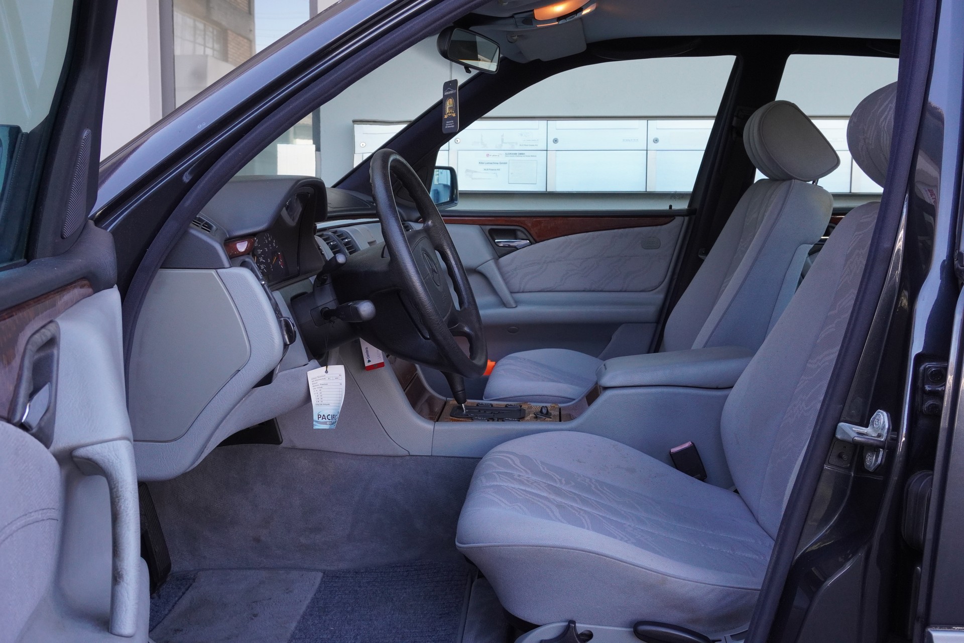 MERCEDES-BENZ E 280 Elégance 4-Matic Automatic-image-8