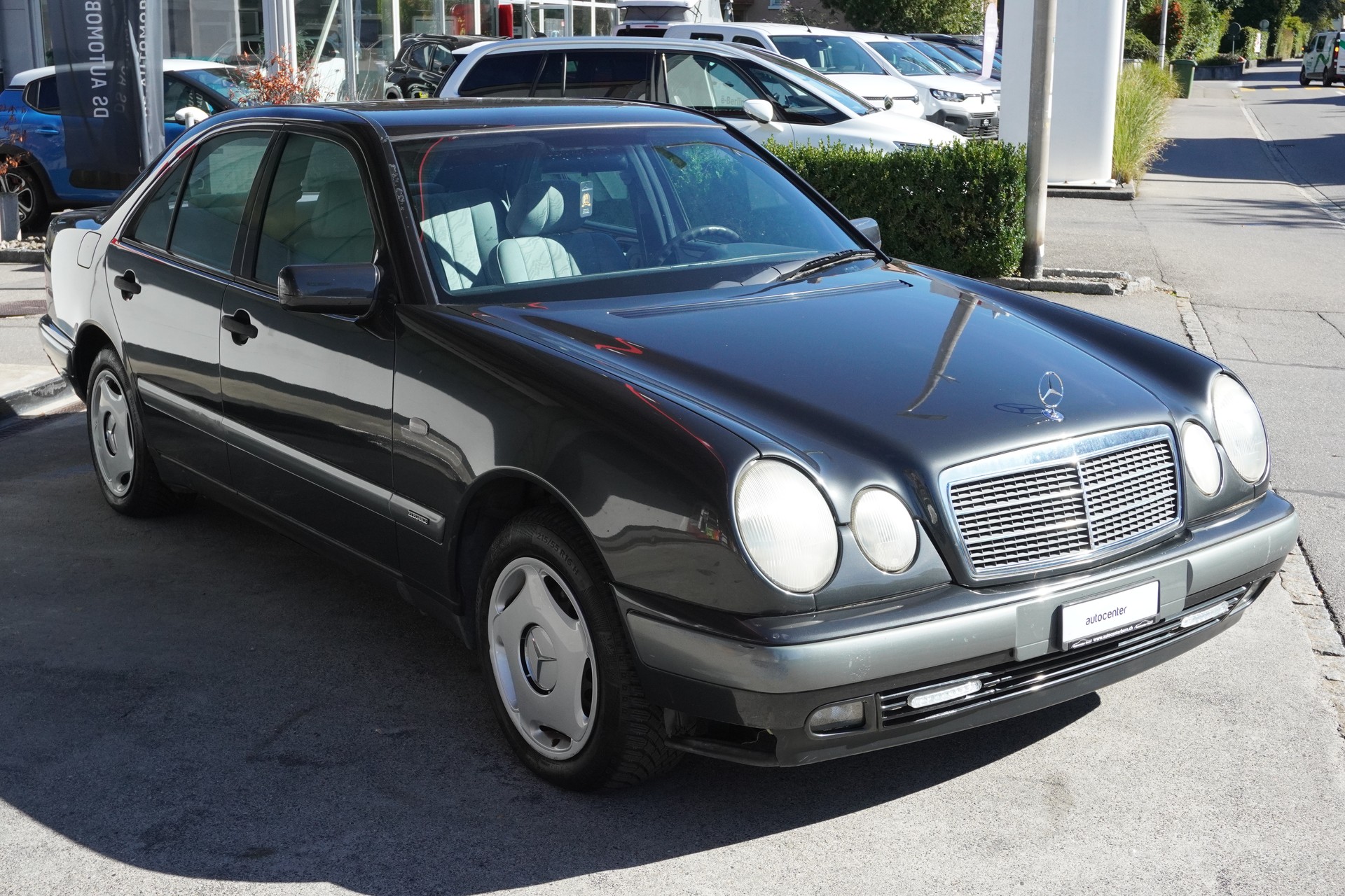 MERCEDES-BENZ E 280 Elégance 4-Matic Automatic-image-3
