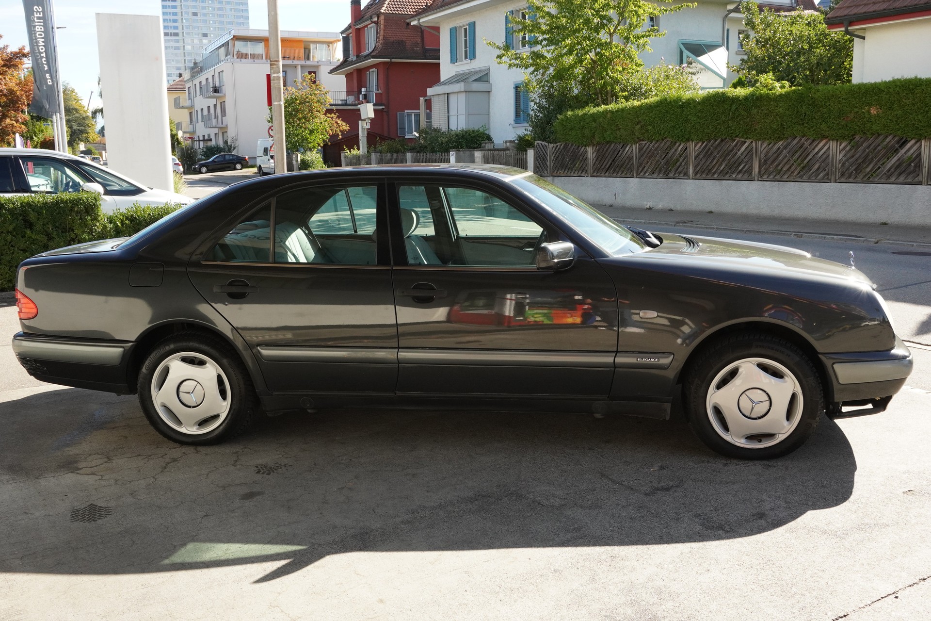MERCEDES-BENZ E 280 Elégance 4-Matic Automatic-image-4