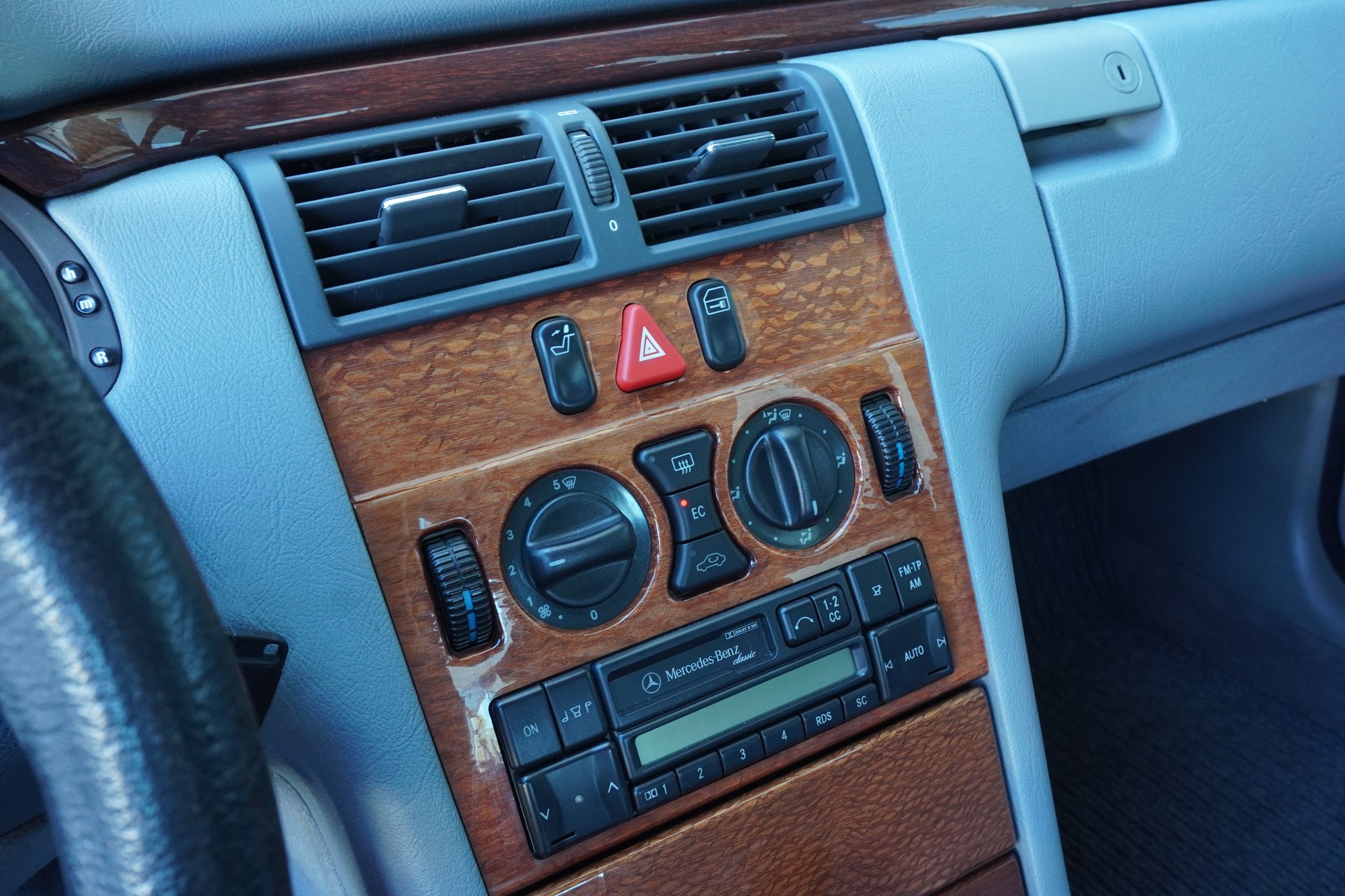 MERCEDES-BENZ E 280 Elégance 4-Matic Automatic-image-11