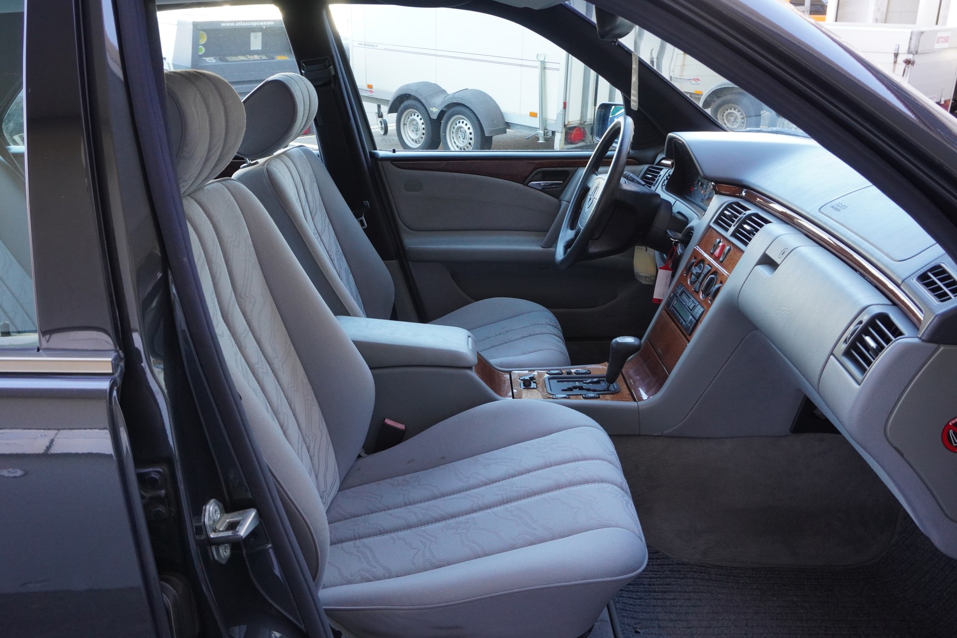 MERCEDES-BENZ E 280 Elégance 4-Matic Automatic-image-13