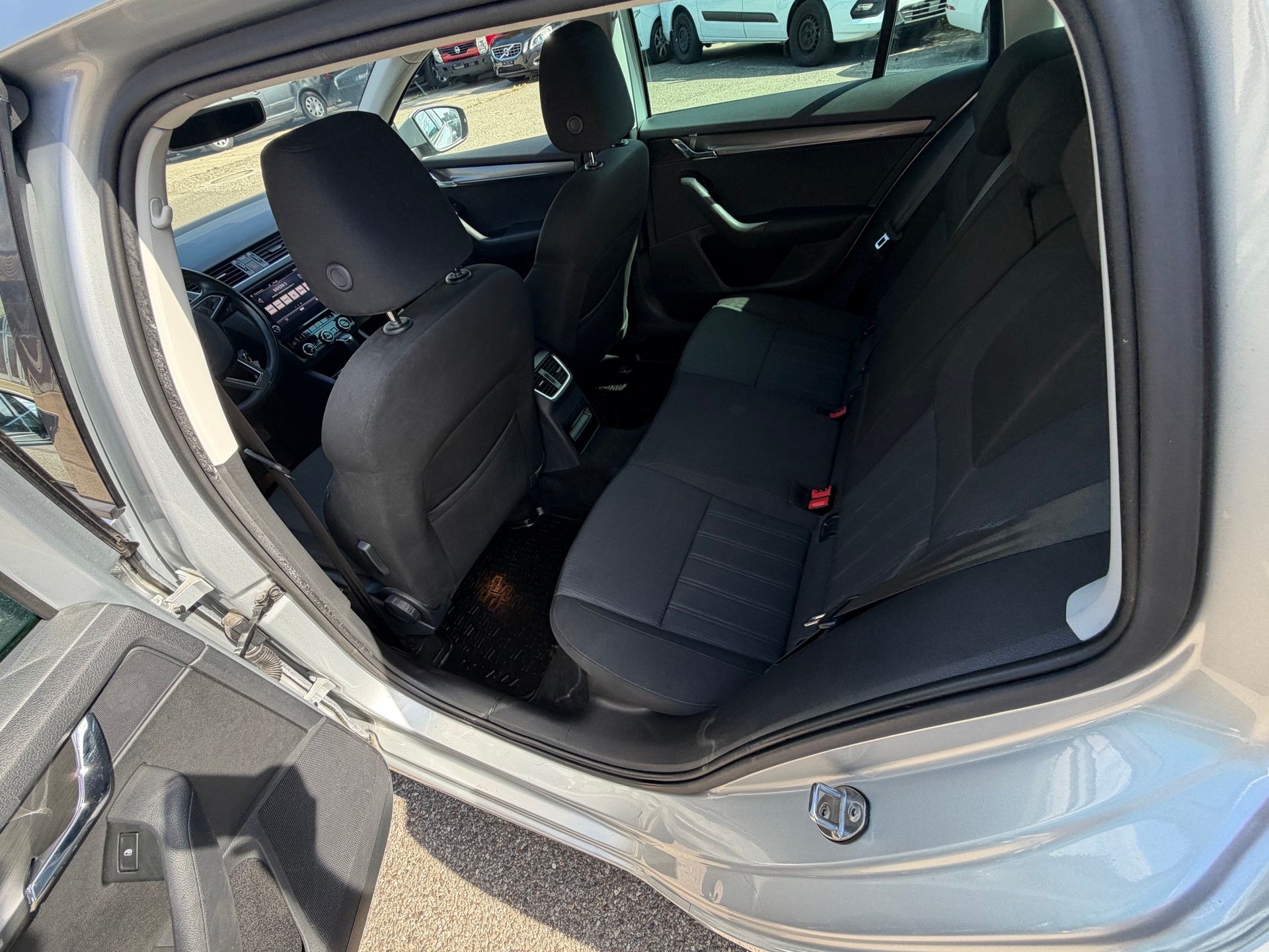 SKODA OCTAVIA-image-7