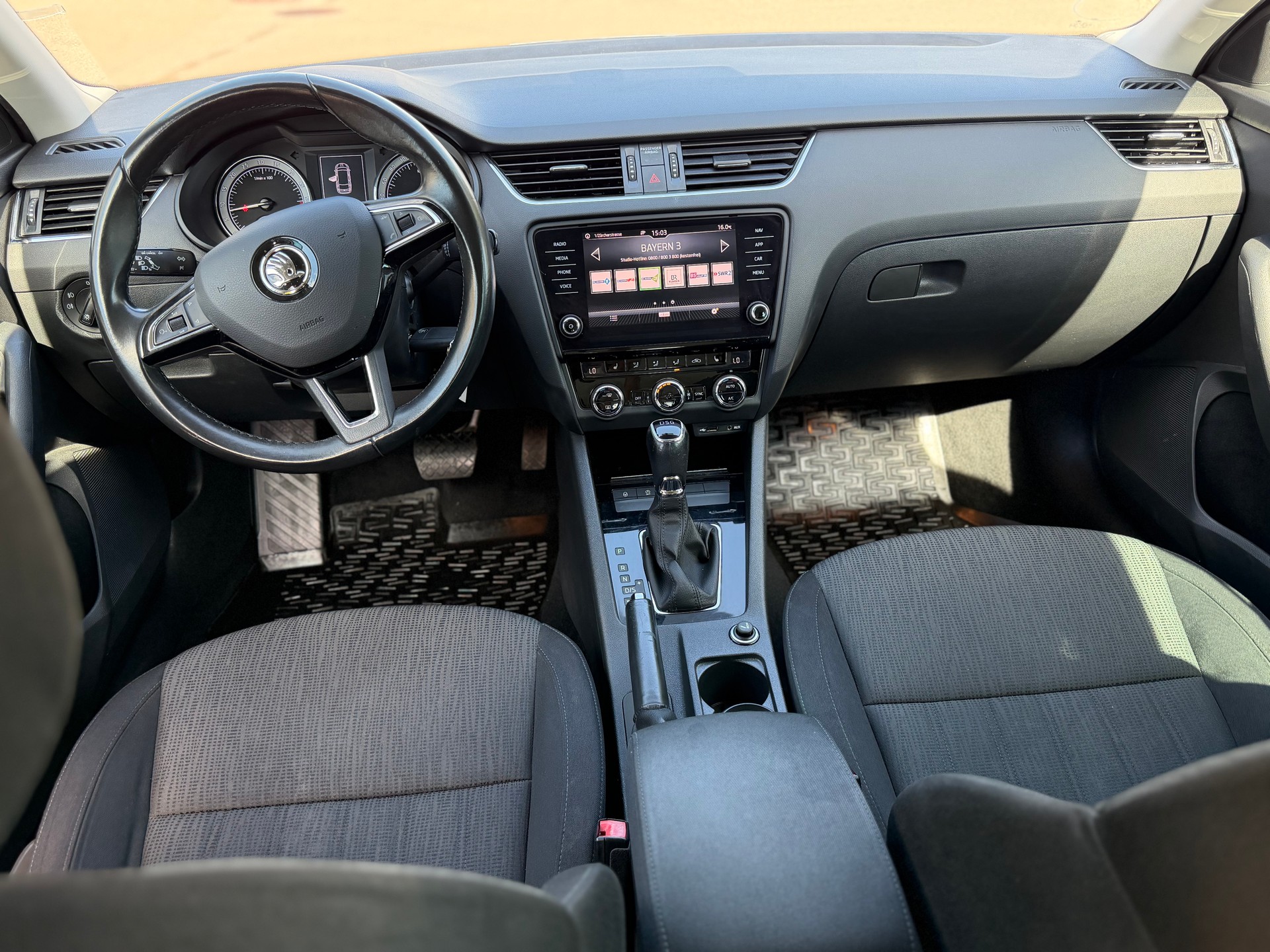 SKODA OCTAVIA-image-5