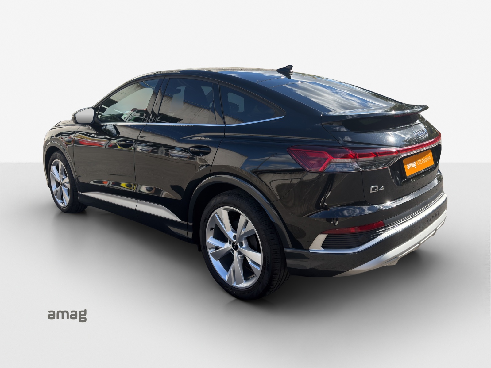 AUDI Q4 Sportback e-tron 50 quattro-showroom-element-2
