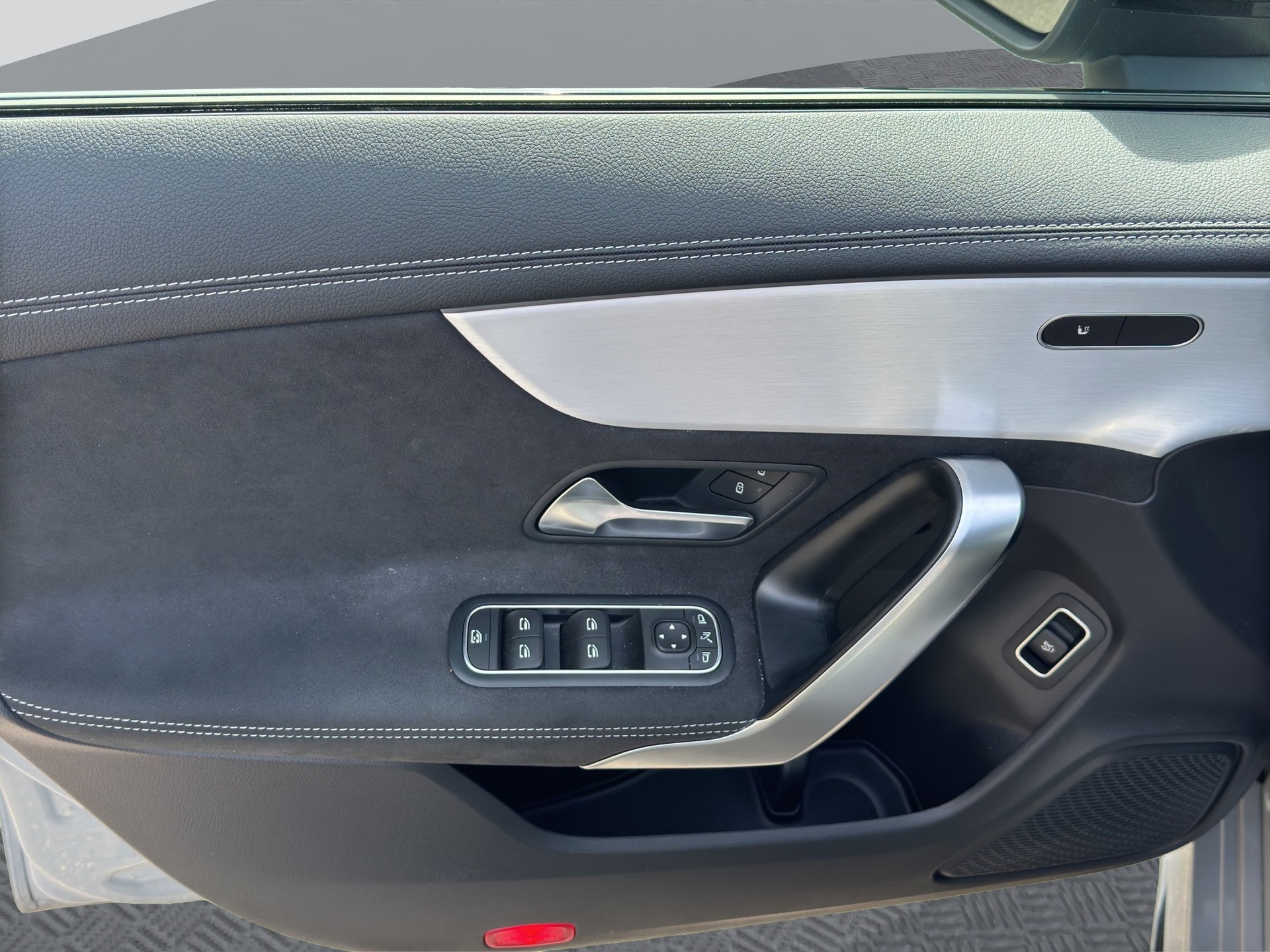 MERCEDES-BENZ CLA 200 d 8G-DCT AMG Edition Night-image-8
