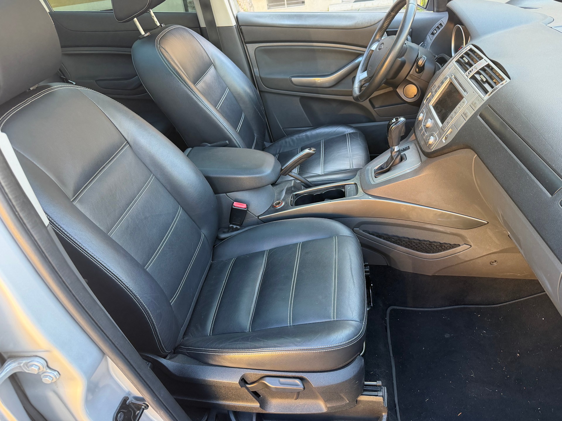 FORD Kuga 2.0 TDCi Titanium 4WD PowerShift-image-13