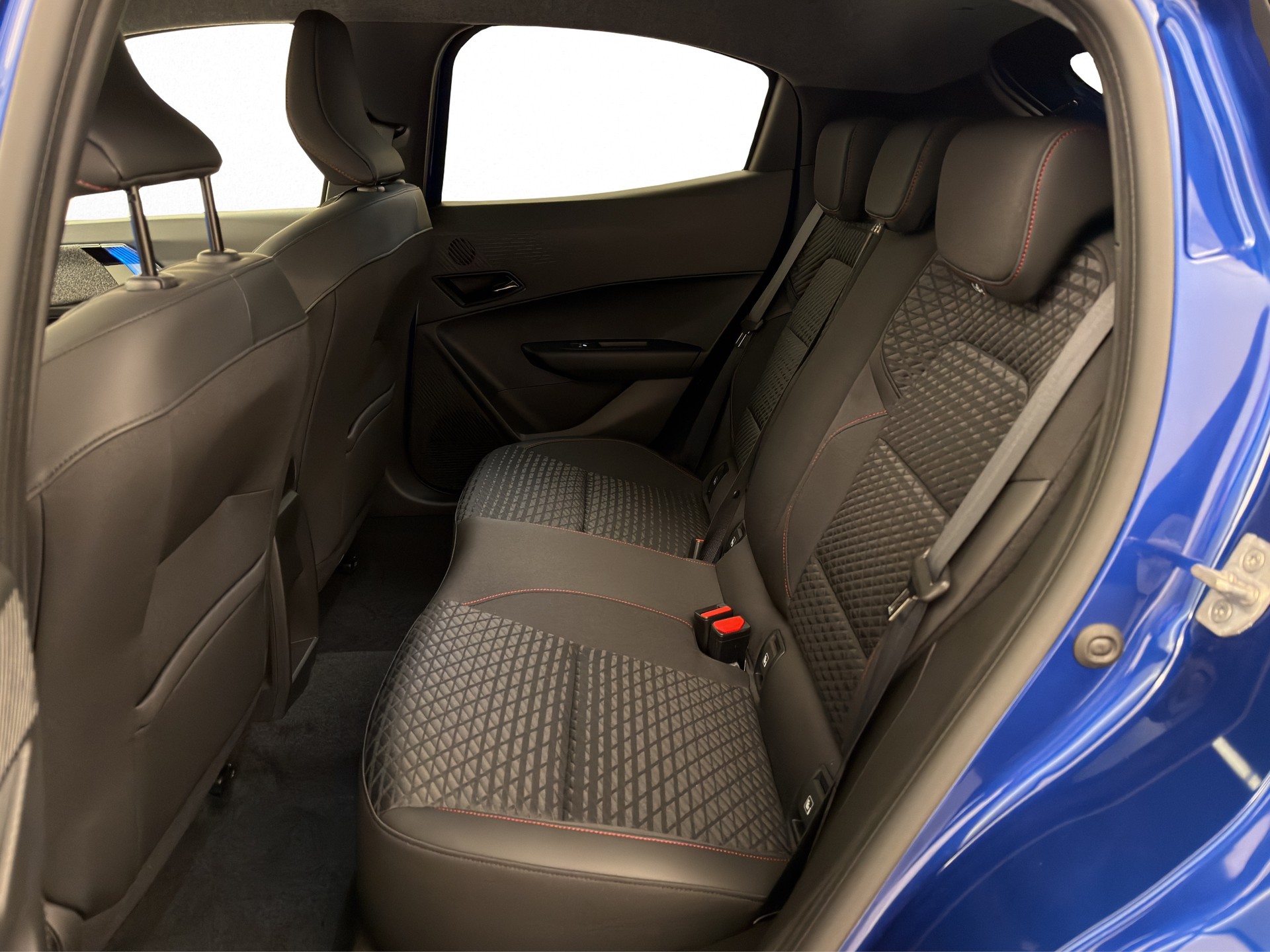 RENAULT Clio 1.8 E-Tech techno-image-11