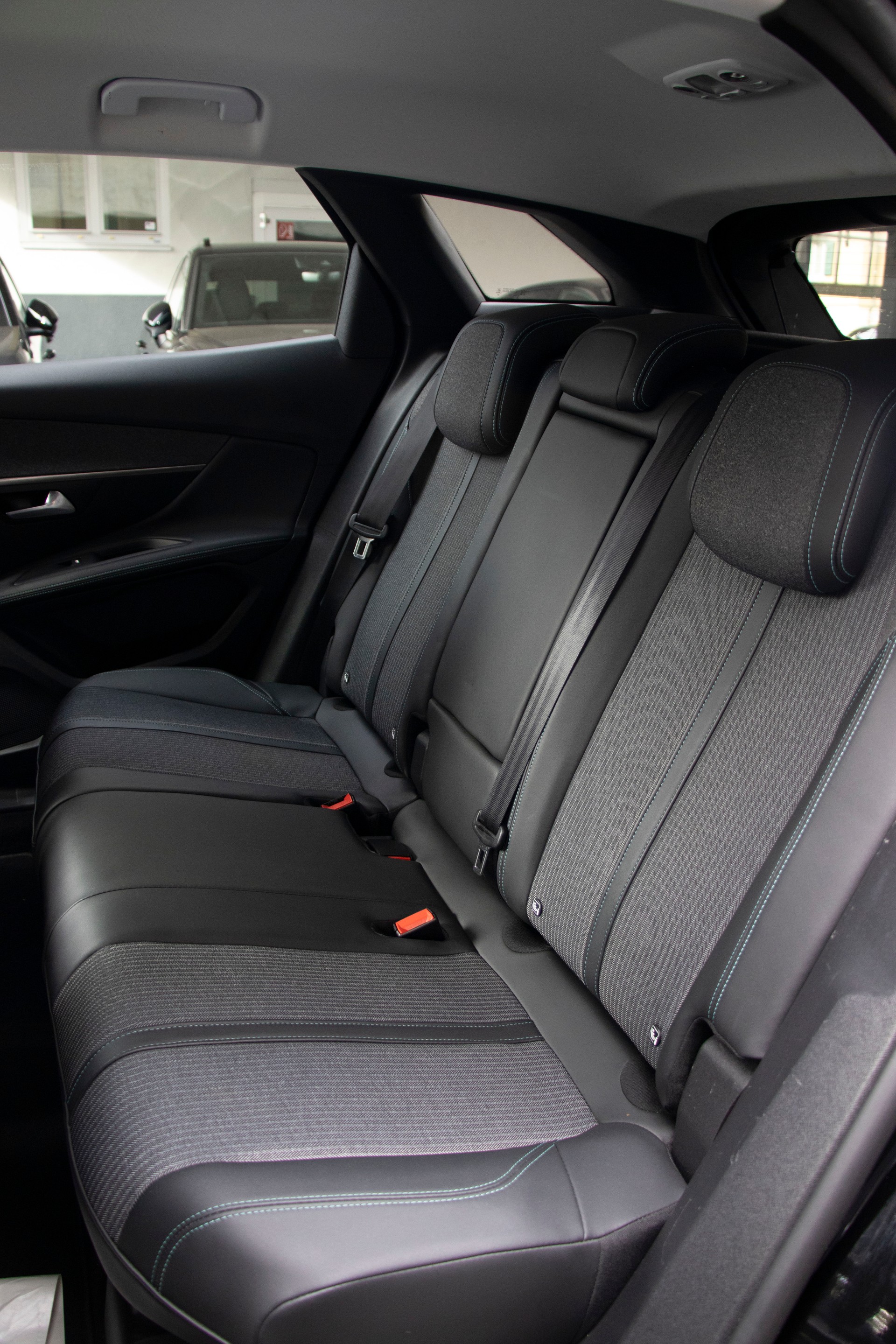 PEUGEOT 3008 1.2 PureTech Allure Pack EAT8-image-6