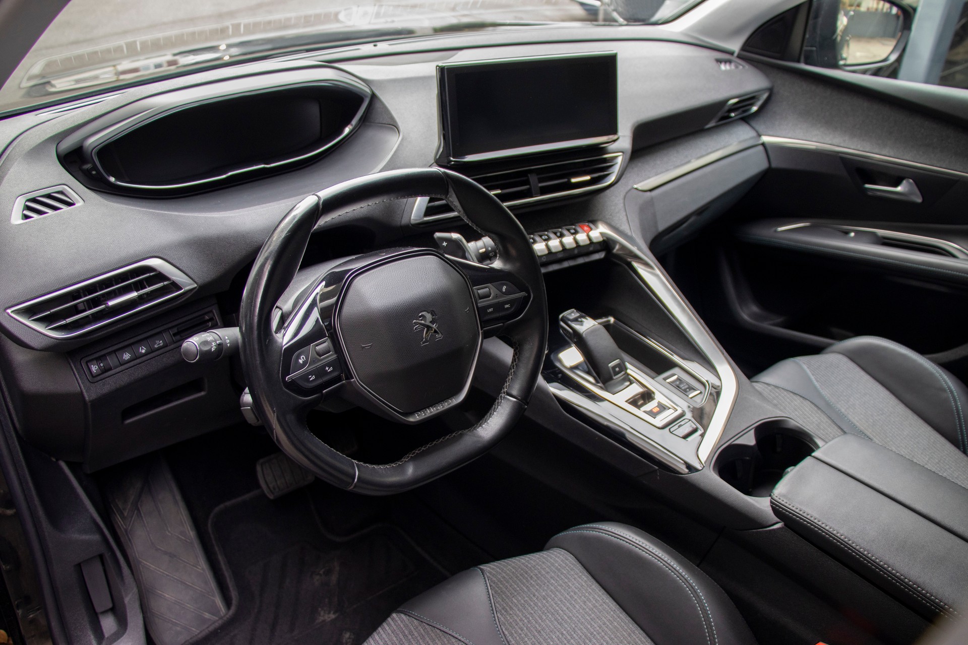 PEUGEOT 3008 1.2 PureTech Allure Pack EAT8-image-5