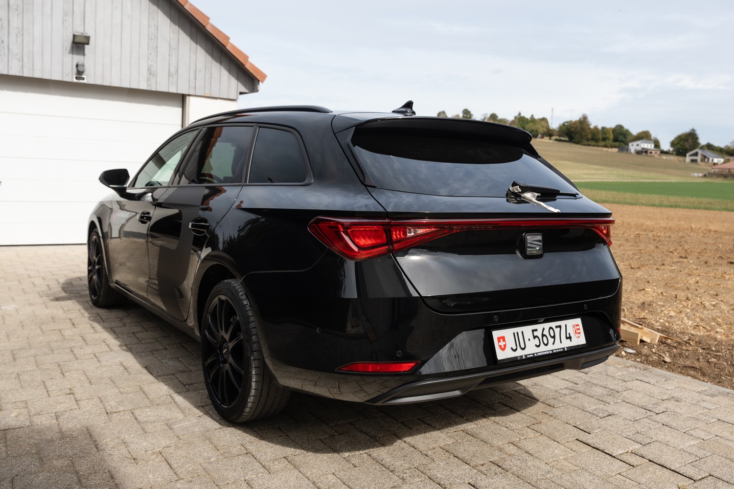 SEAT SEAT Leon ST 1.5 eTSI mHEV DSG Business Edition-image-2
