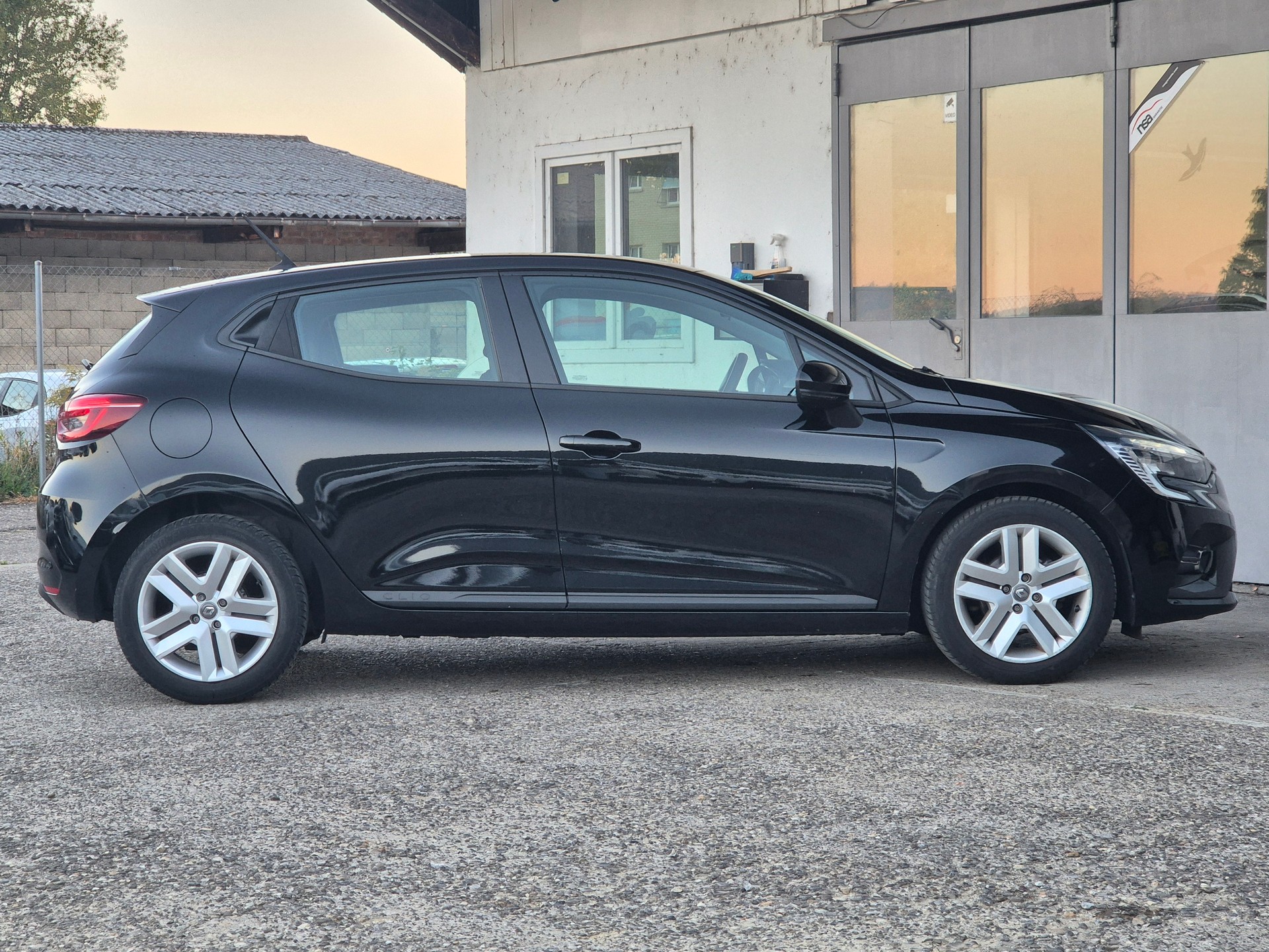 RENAULT Clio 1.0 Zen-image-4