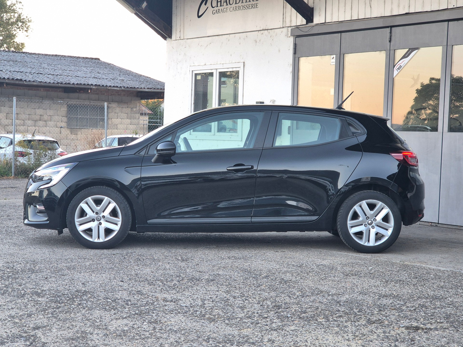 RENAULT Clio 1.0 Zen-image-9