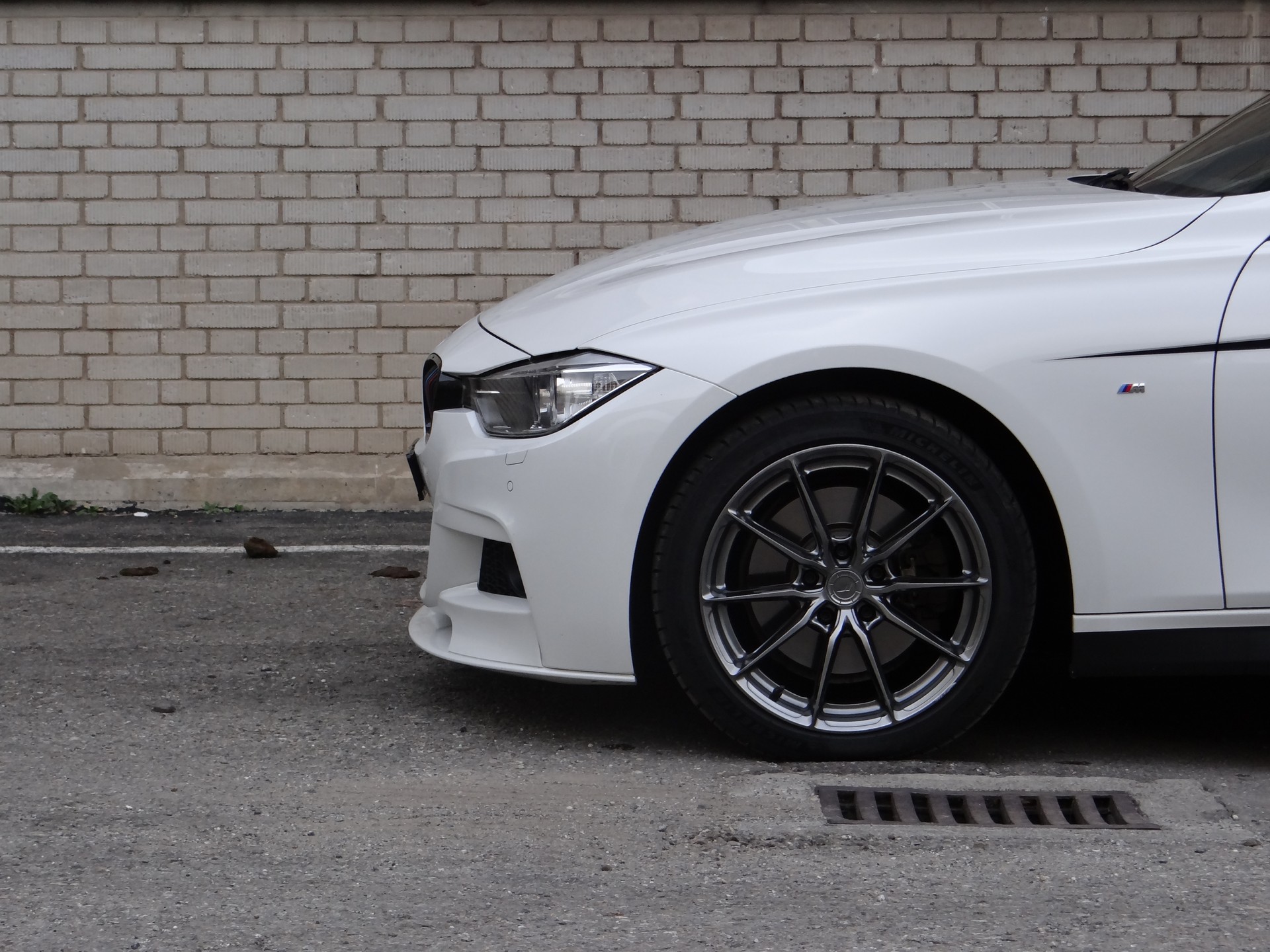 BMW 328i xDrive-image-3