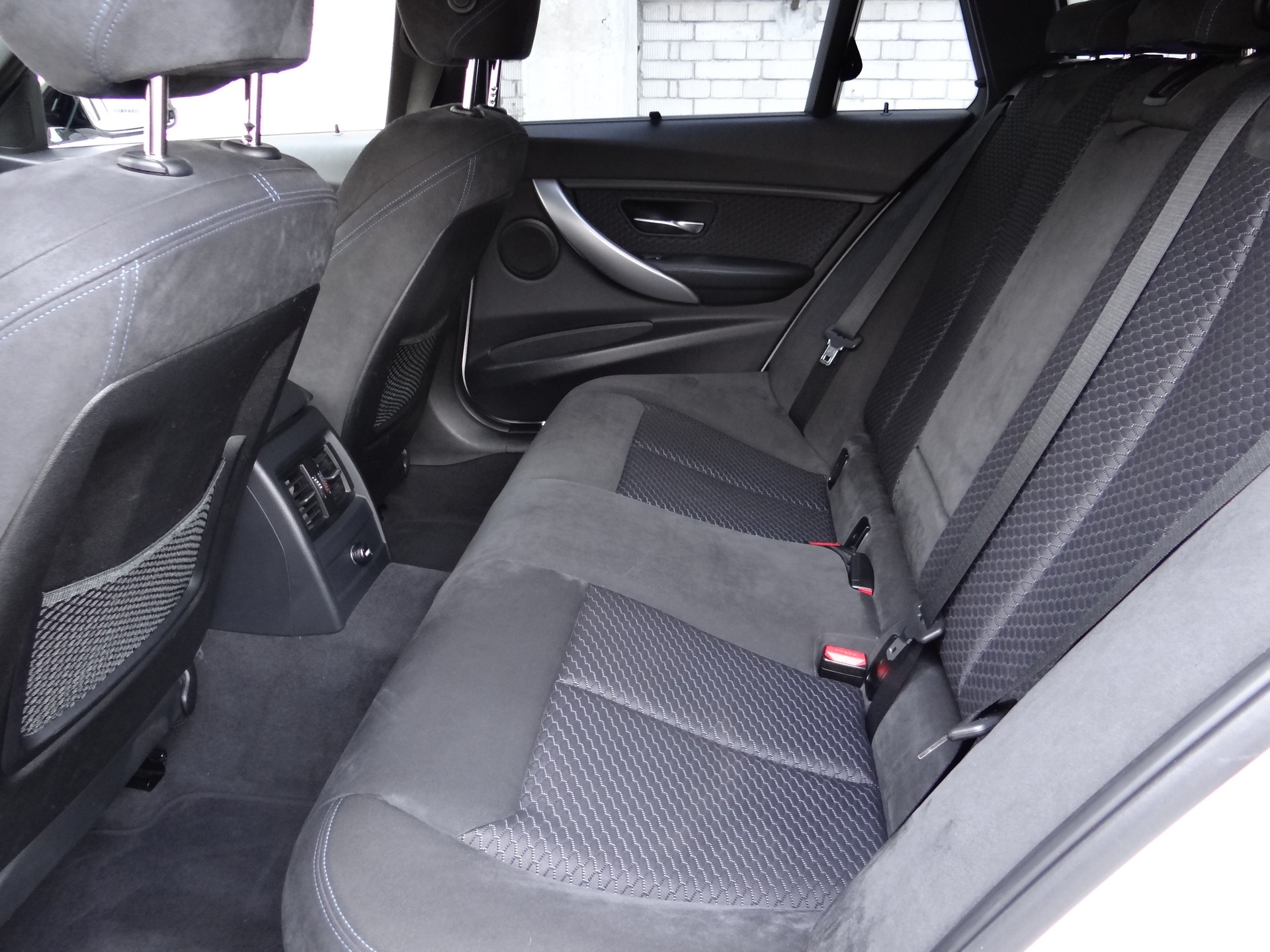BMW 328i xDrive-image-7