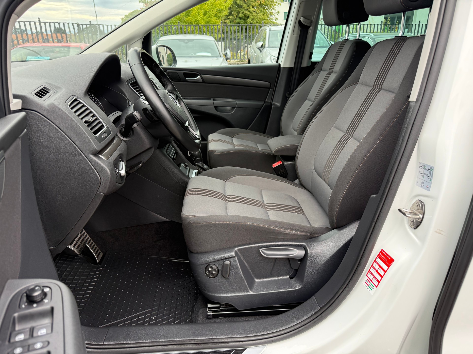 VW Sharan 2.0 TDI BMT Allstar 4Motion DSG-image-7