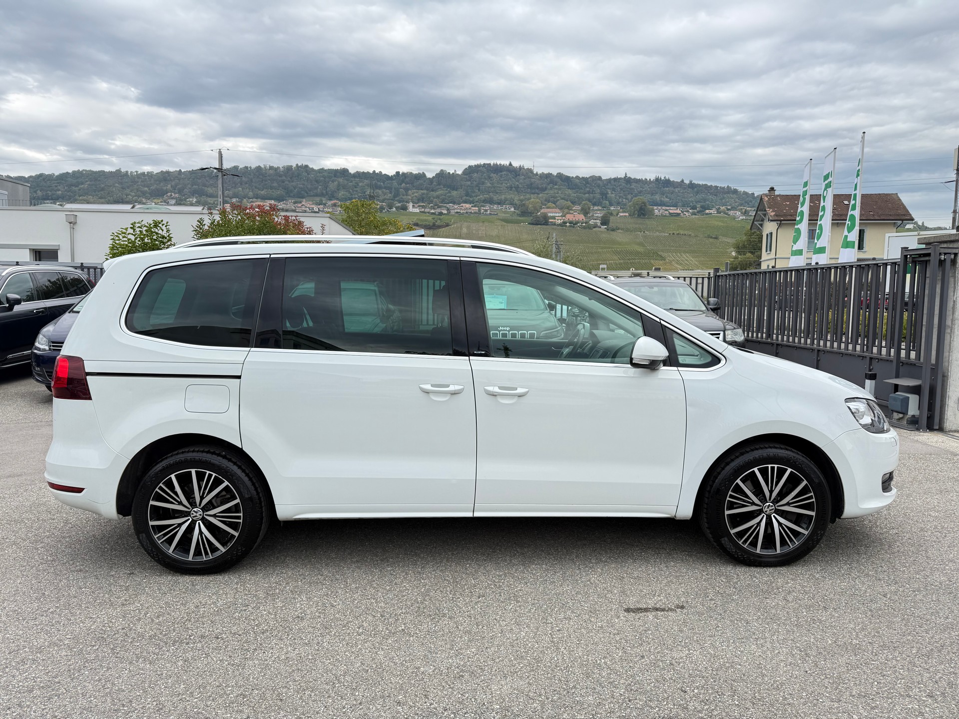 VW Sharan 2.0 TDI BMT Allstar 4Motion DSG-image-2