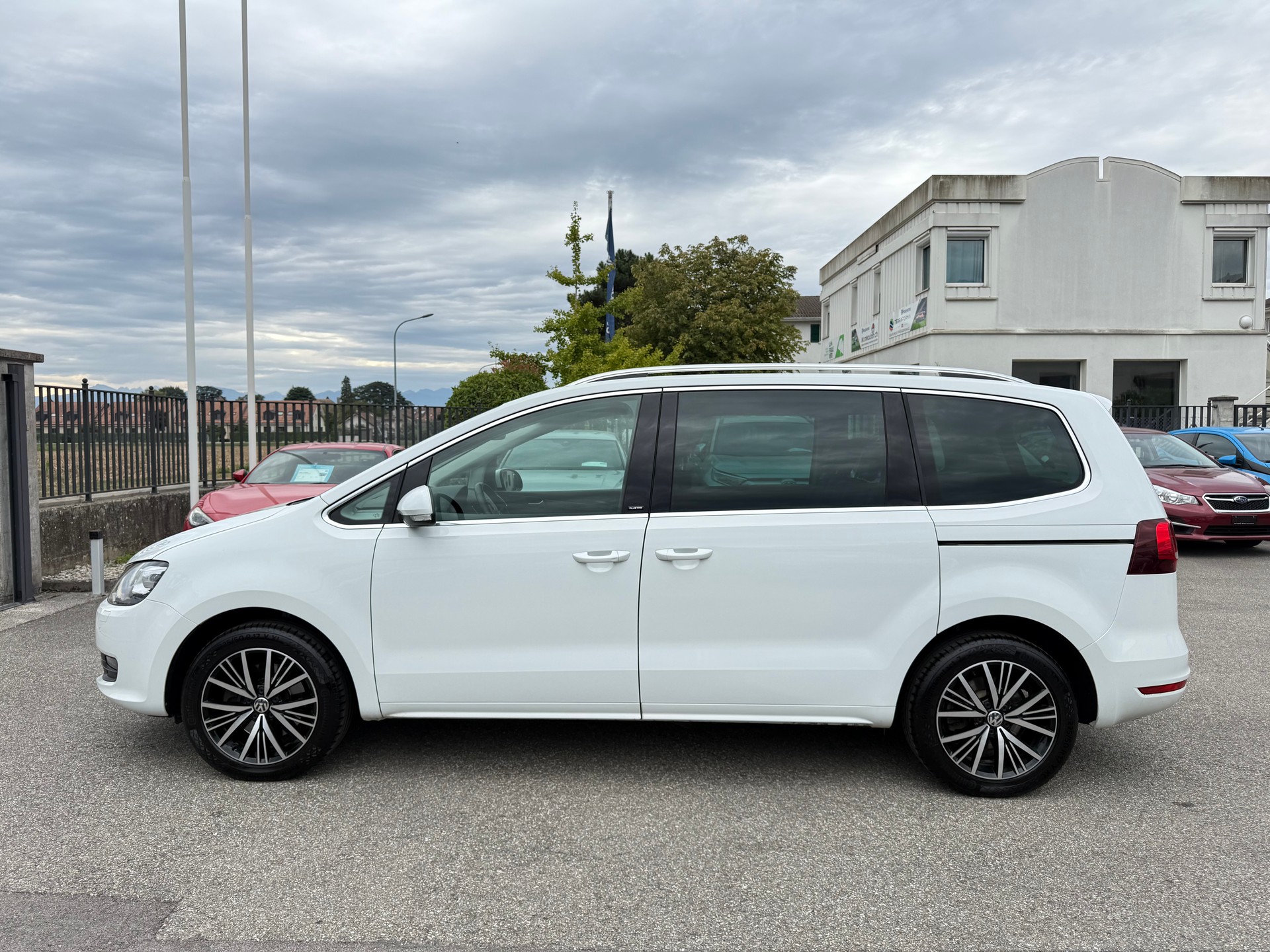 VW Sharan 2.0 TDI BMT Allstar 4Motion DSG-image-3