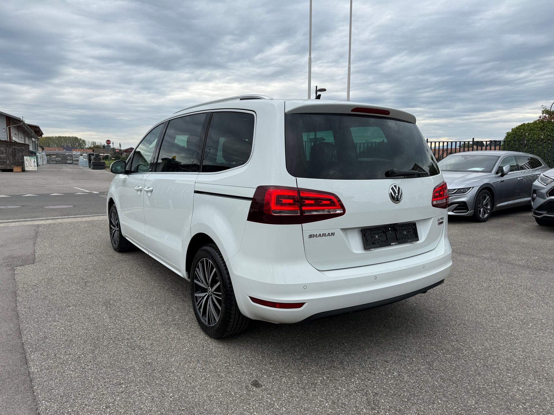 VW Sharan 2.0 TDI BMT Allstar 4Motion DSG-image-5