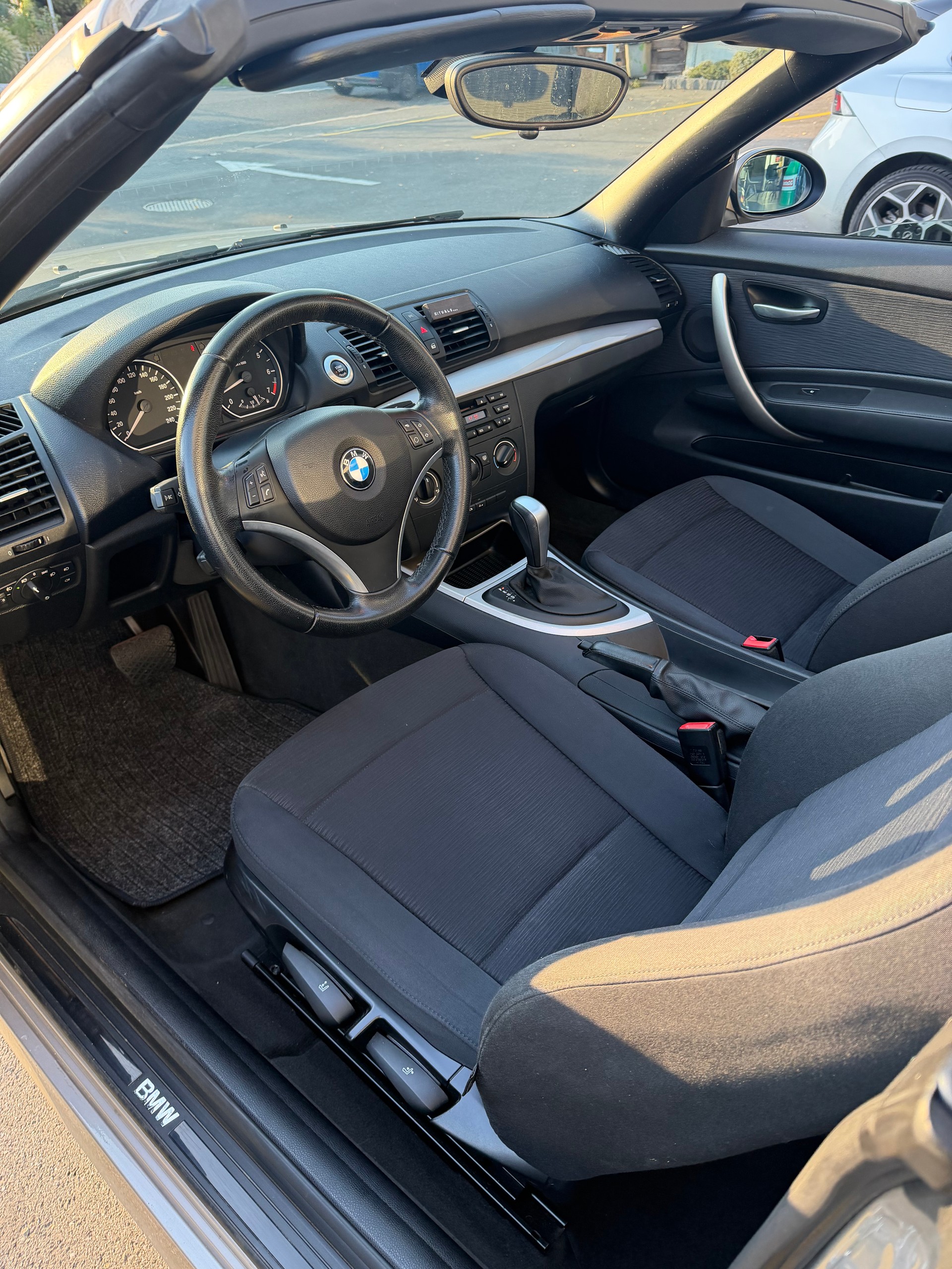 BMW 118i Cabrio Steptronic-image-10