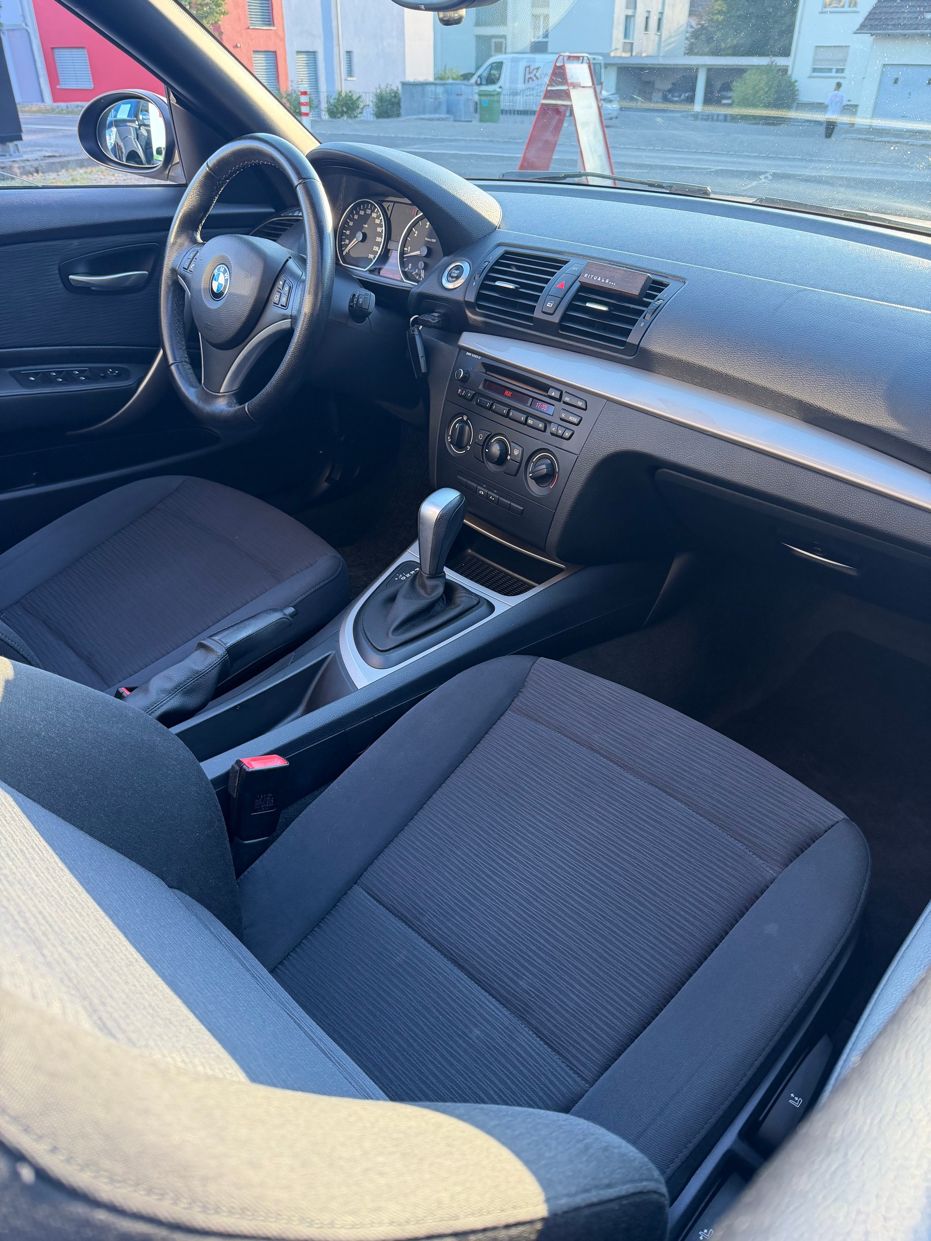 BMW 118i Cabrio Steptronic-image-11