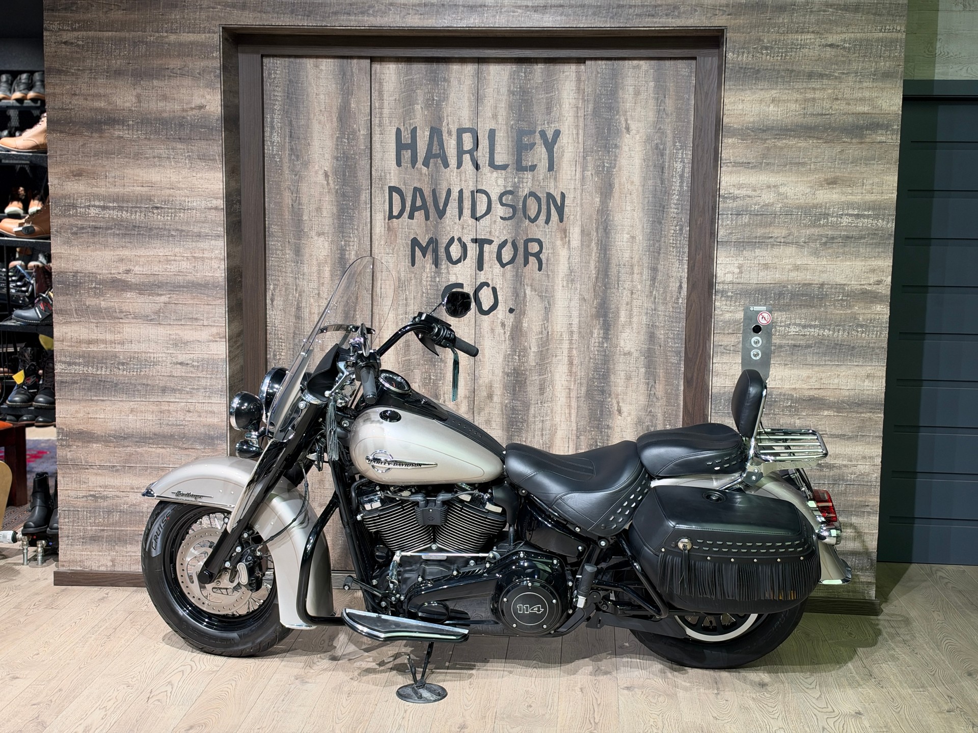 HARLEY-DAVIDSON FLHCS Heritage Classic 114 ABS-showroom-element-3