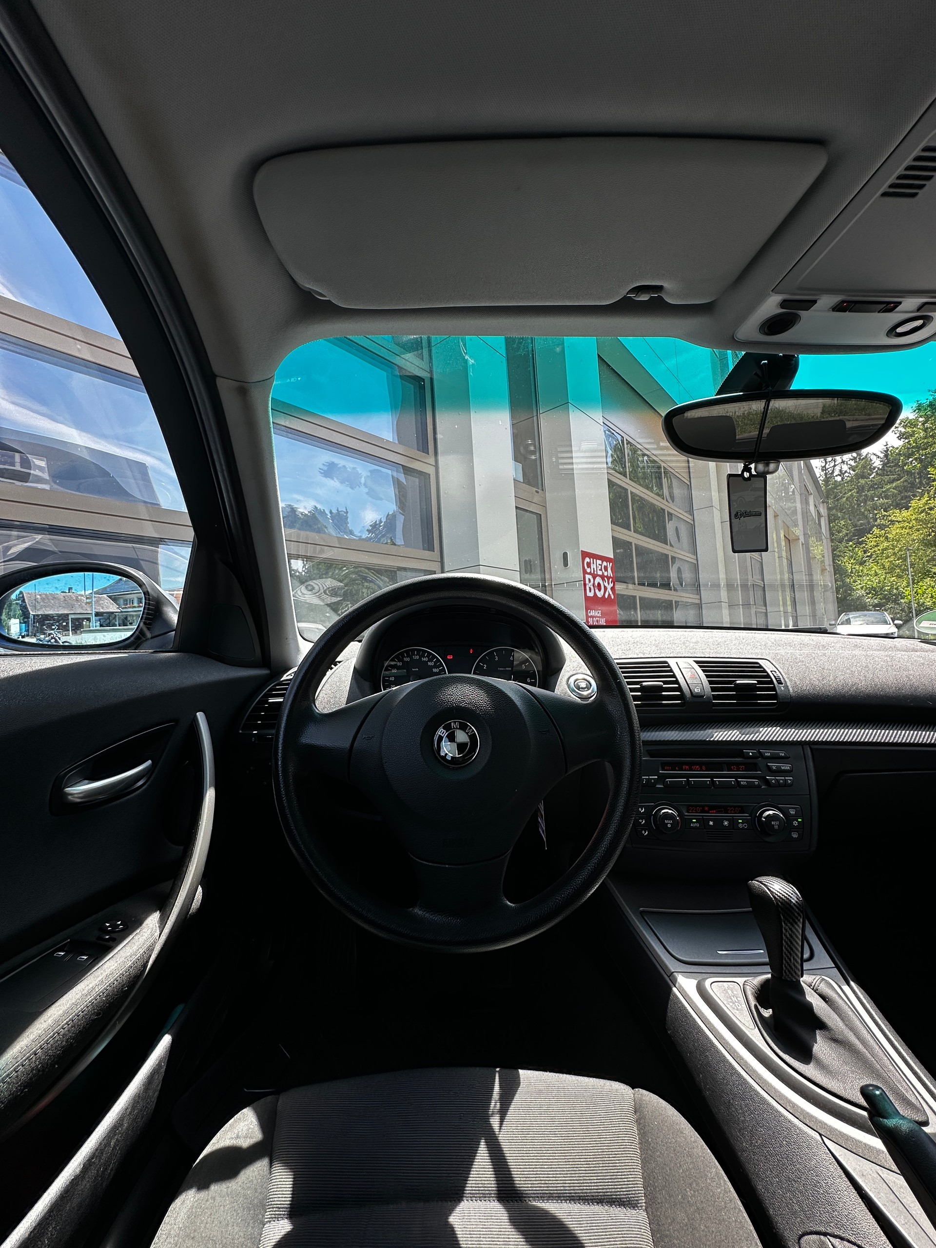 BMW 118i-image-4
