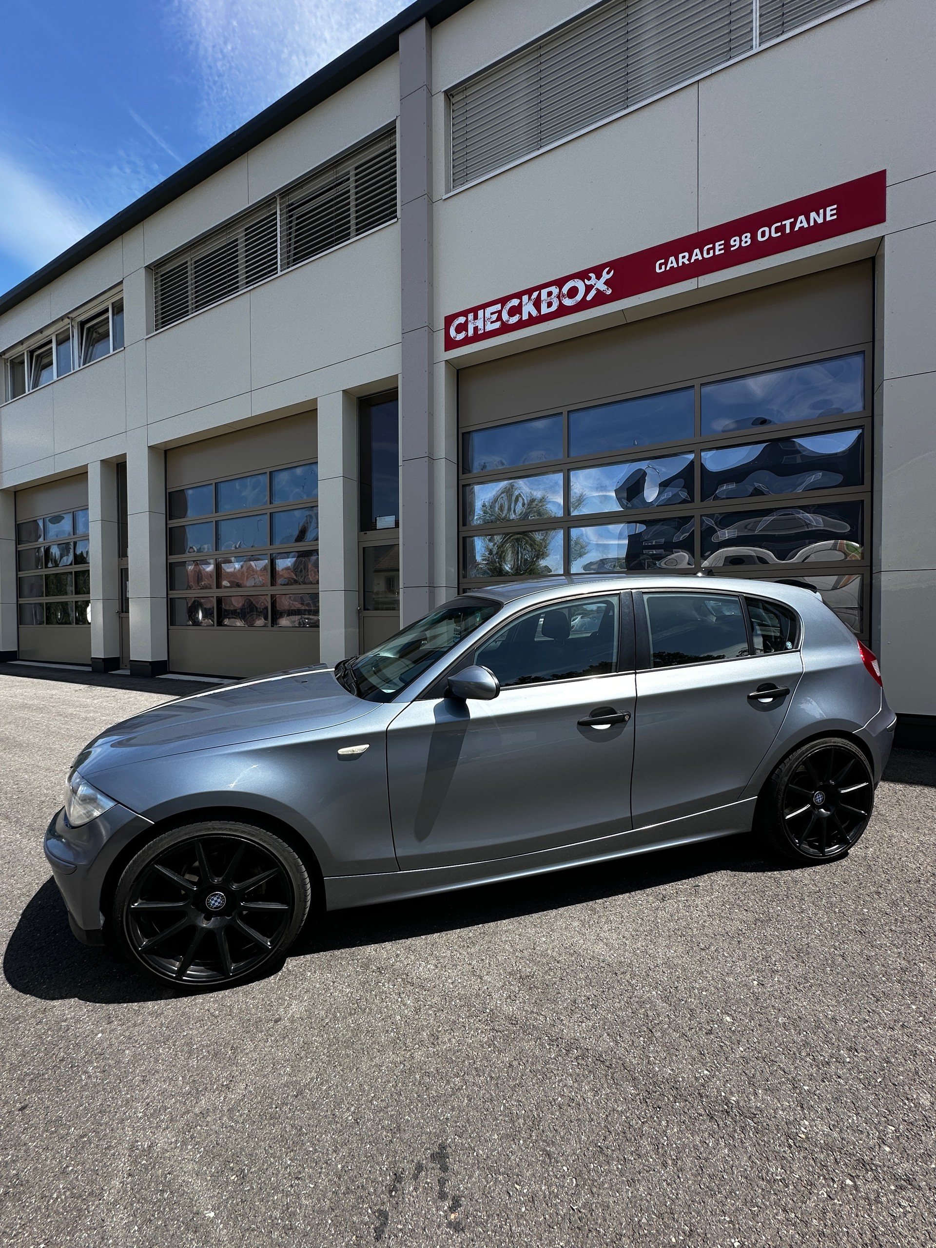 BMW 118i-image-1