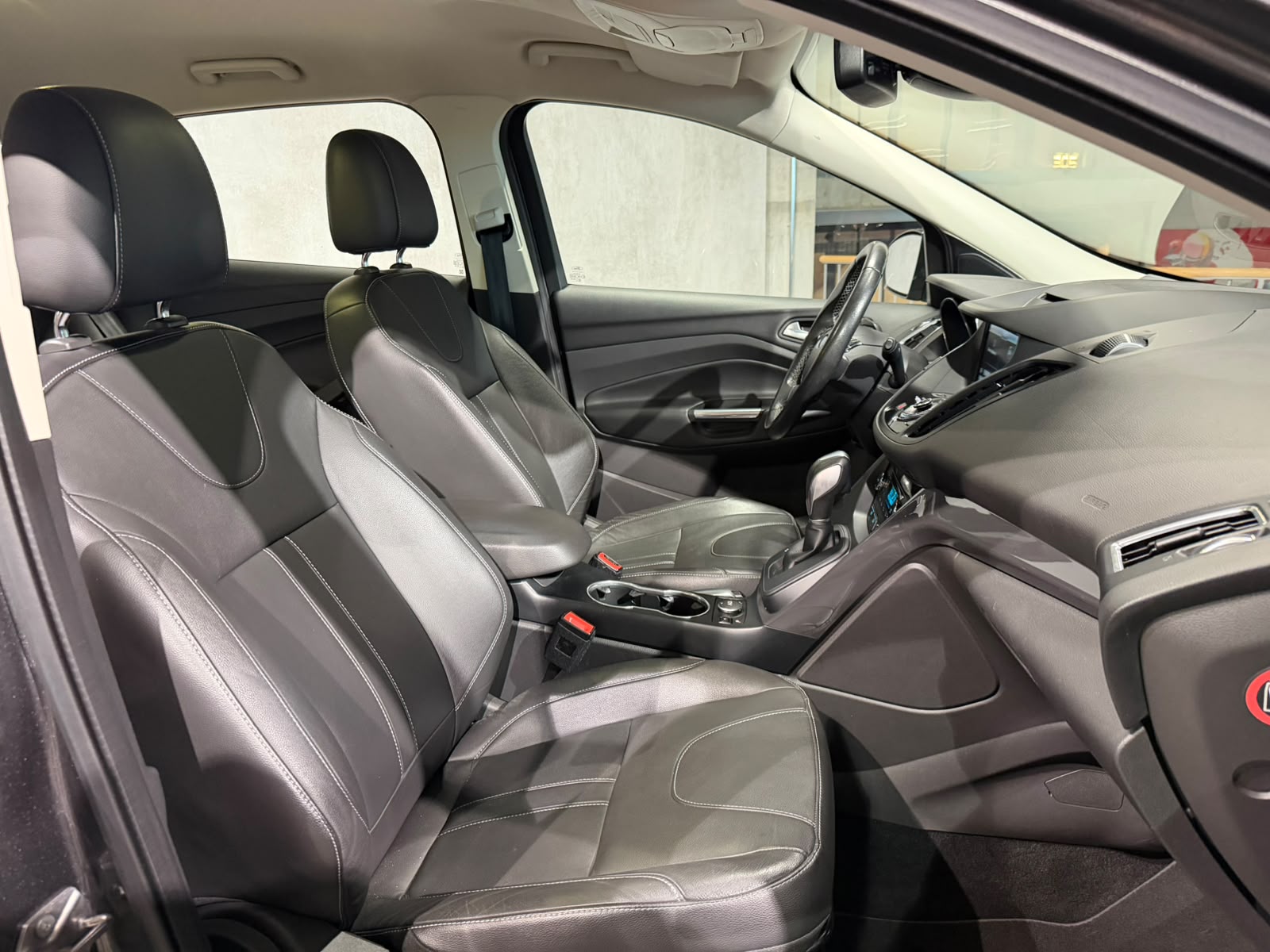 FORD Kuga 2.0 TDCi Titanium S 4WD PowerShift-image-19