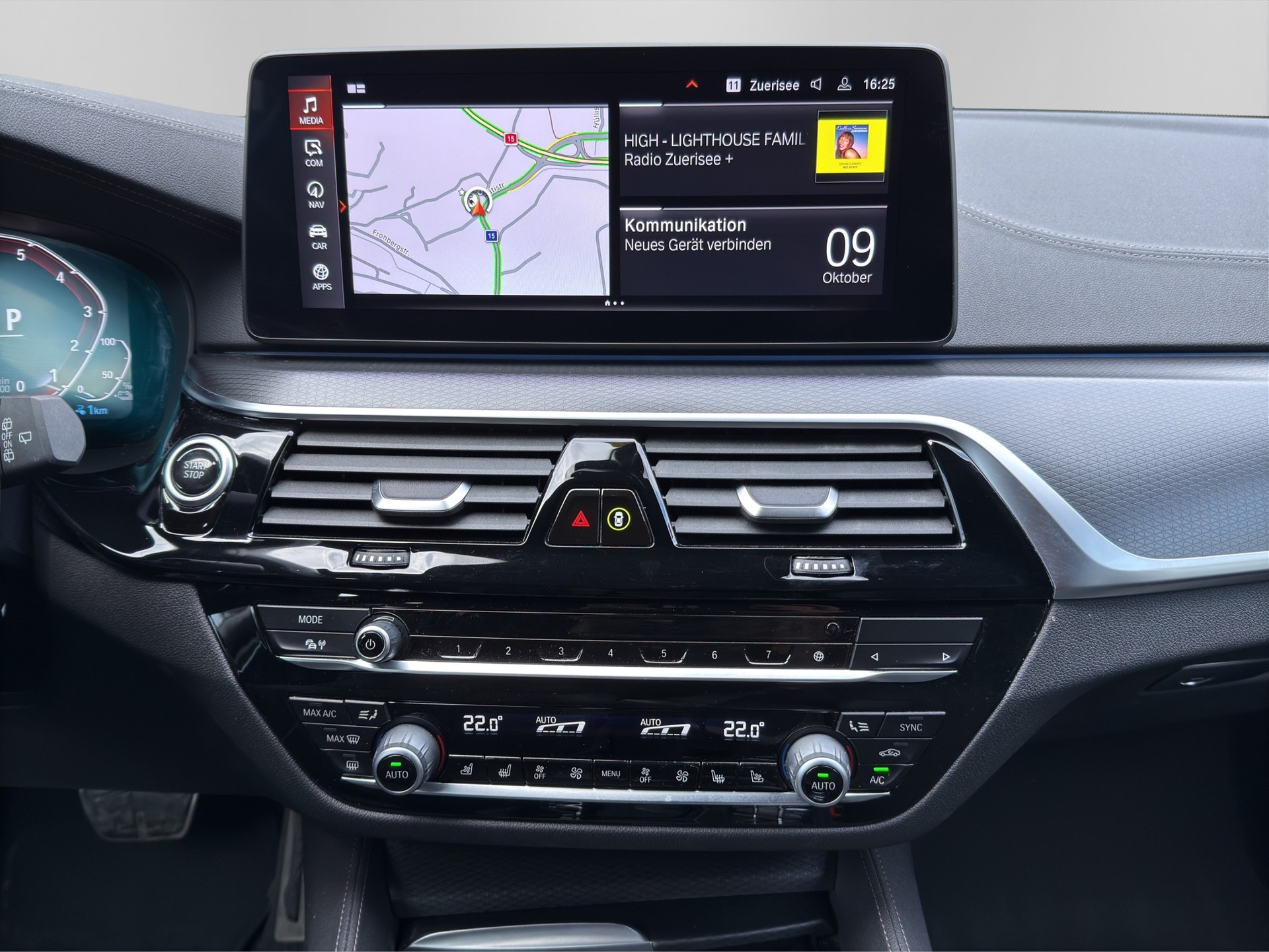 BMW 530e xDrive Touring M Sport Steptronic-image-13