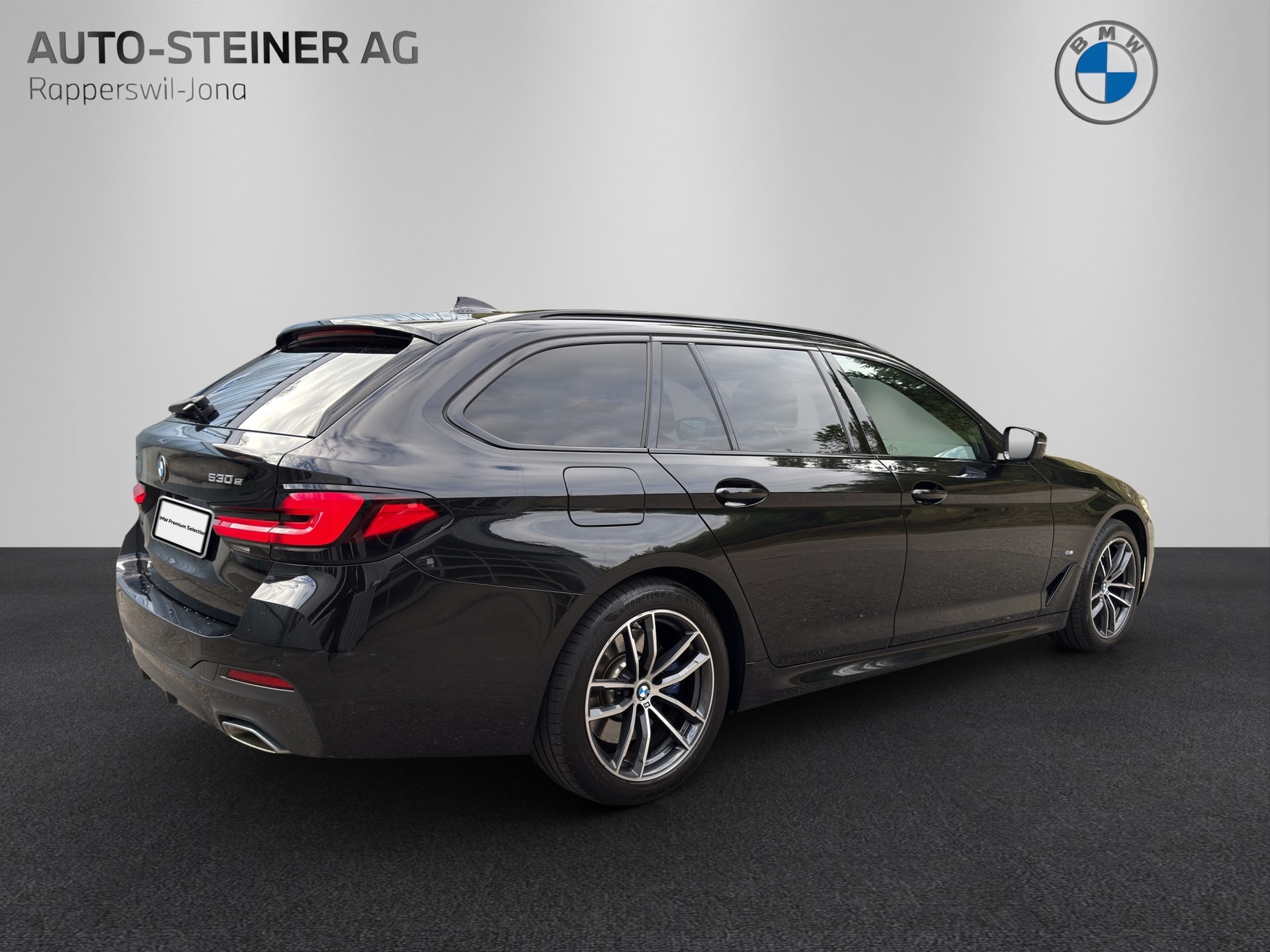 BMW 530e xDrive Touring M Sport Steptronic-image-4