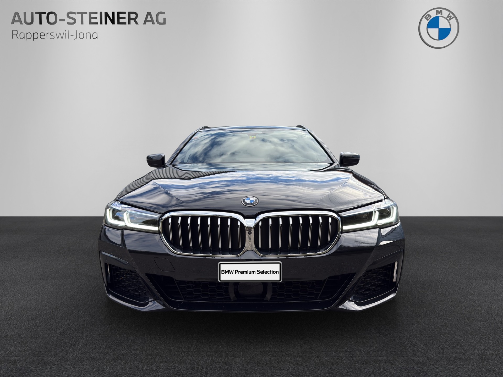 BMW 530e xDrive Touring M Sport Steptronic-image-7