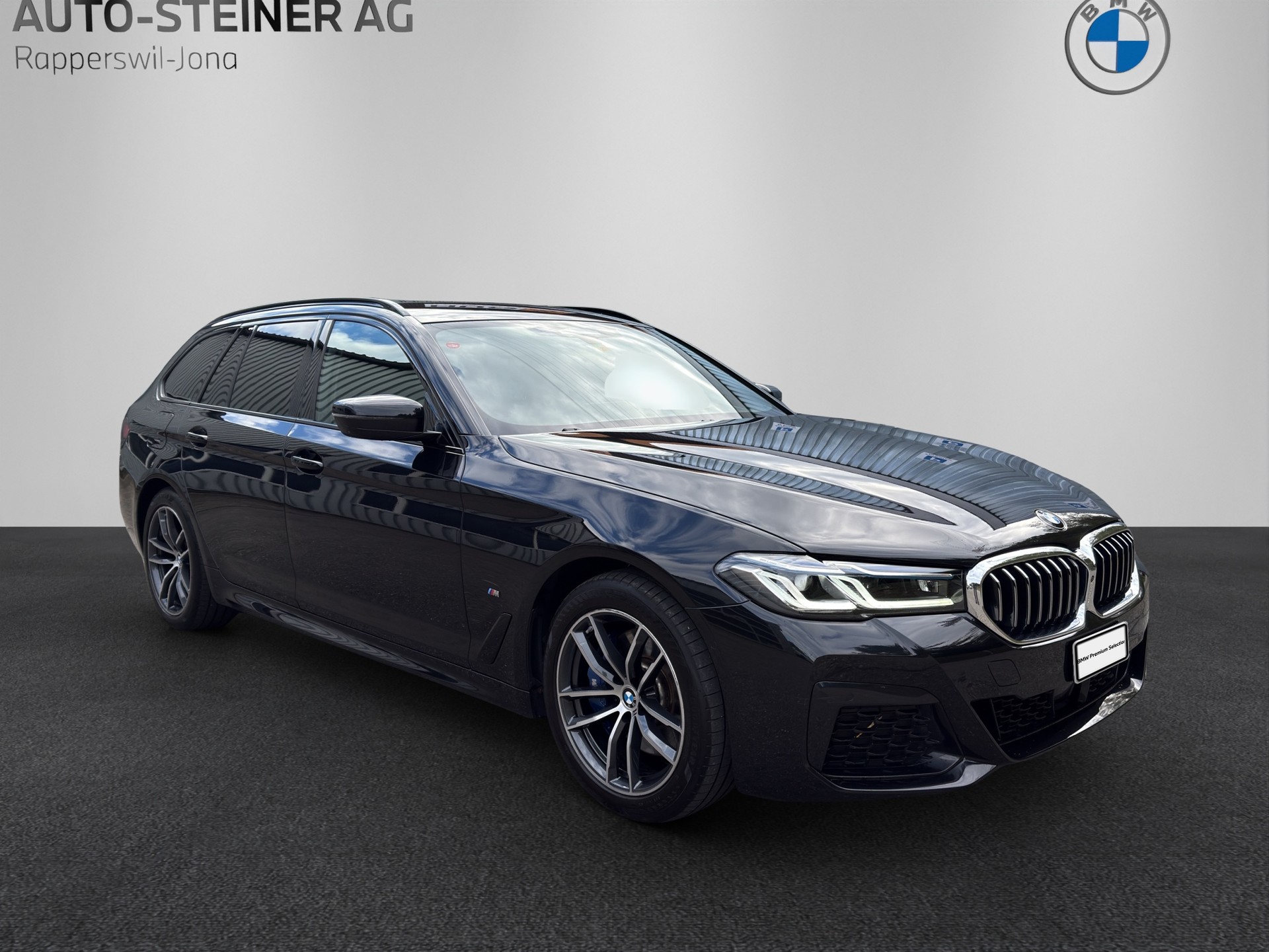 BMW 530e xDrive Touring M Sport Steptronic-image-6