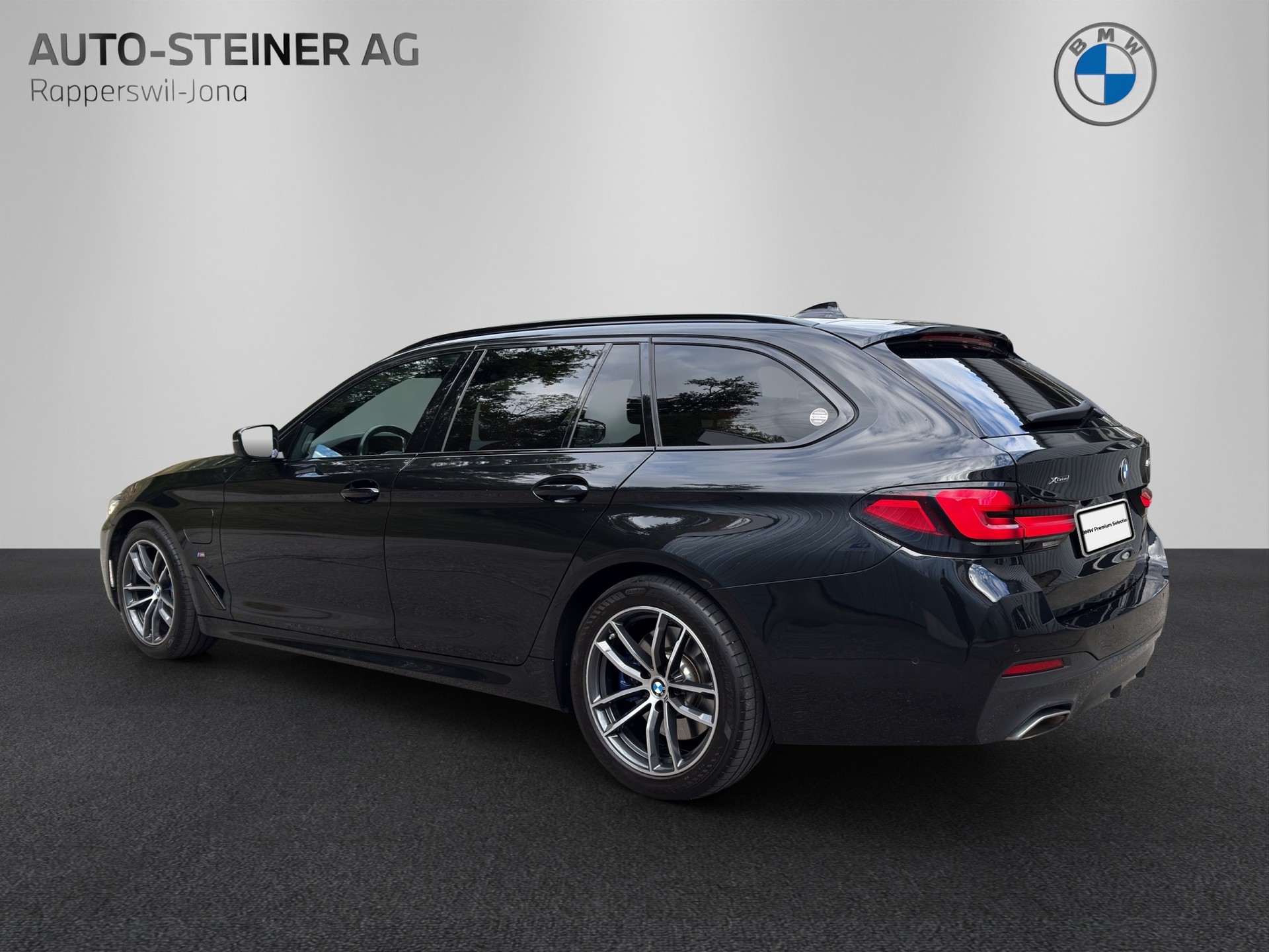 BMW 530e xDrive Touring M Sport Steptronic-showroom-element-2