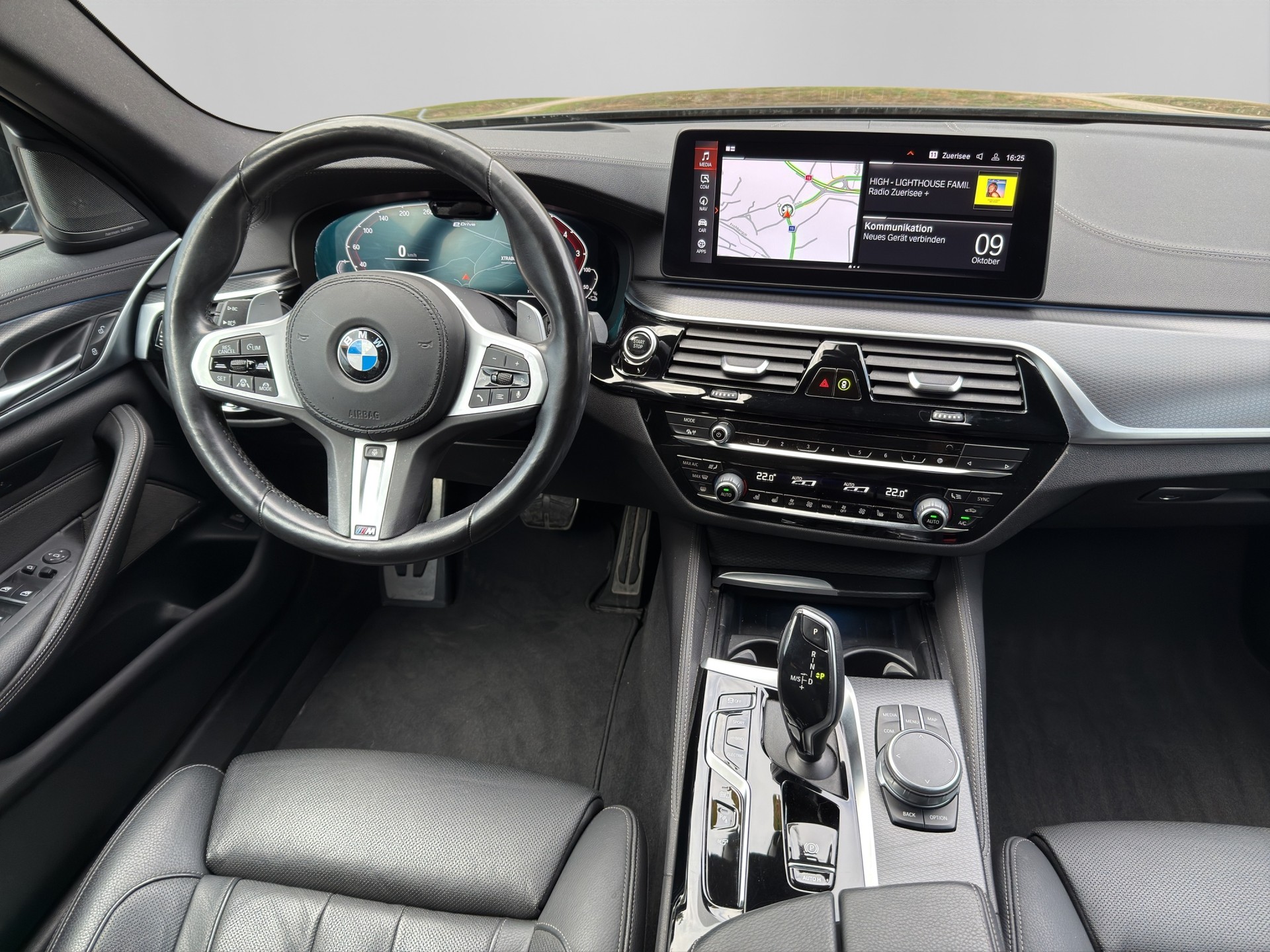 BMW 530e xDrive Touring M Sport Steptronic-image-14
