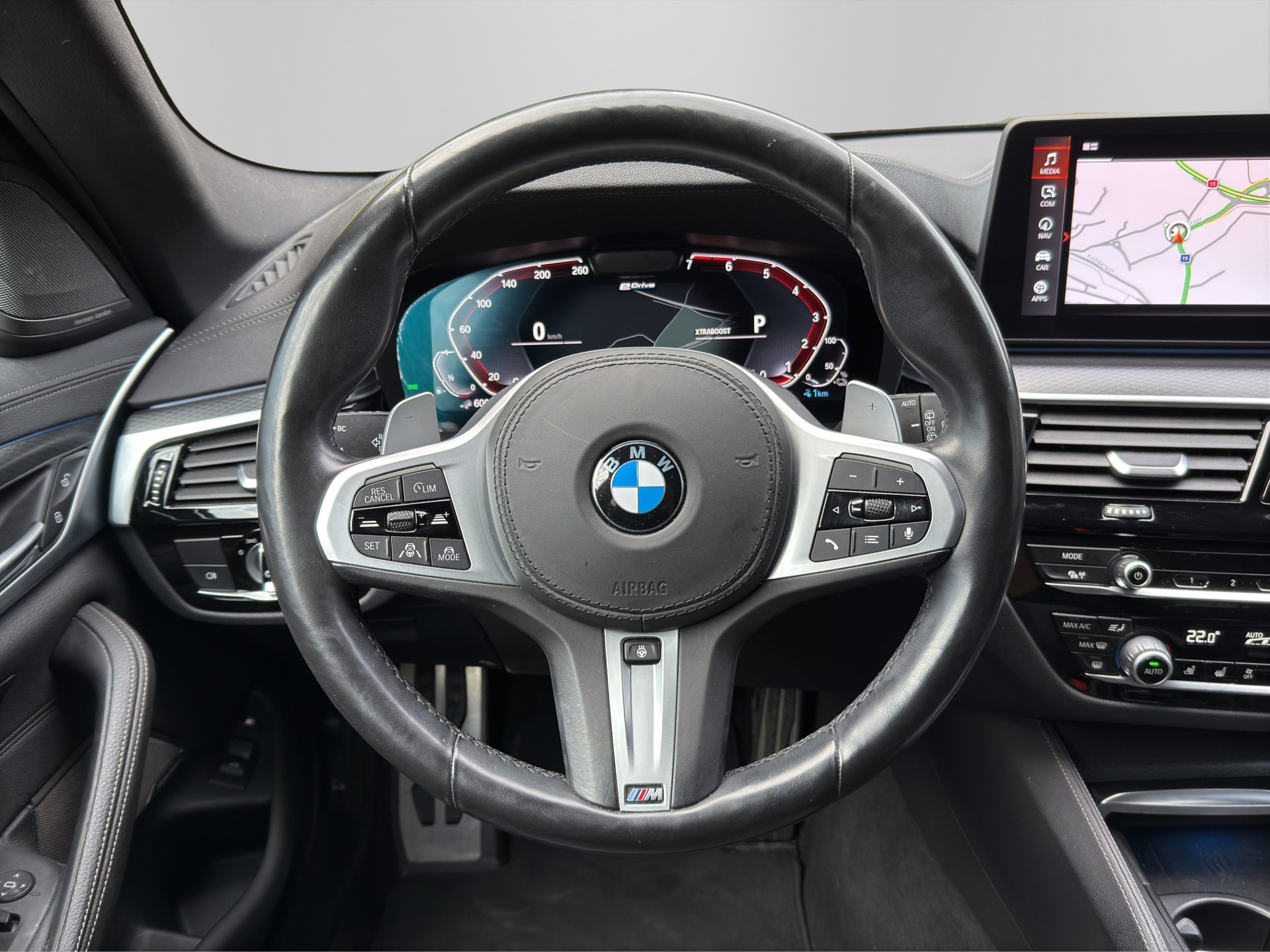 BMW 530e xDrive Touring M Sport Steptronic-image-12