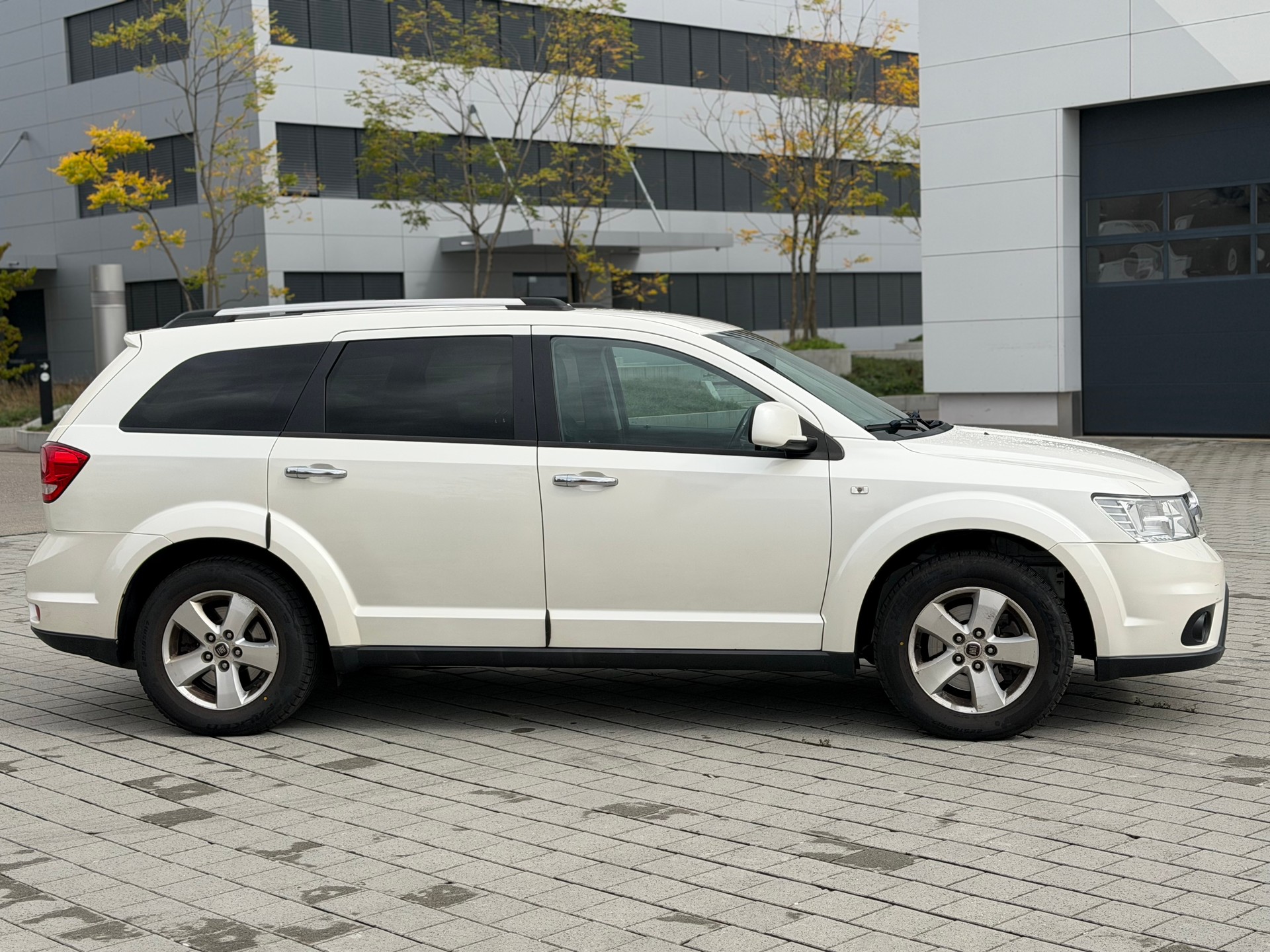 FIAT Freemont 3.6 V6 Lounge AWD Automatic-image-3