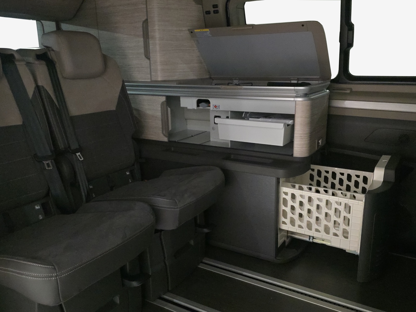 VW California eHybrid Beach Ocean 4Motion-image-11