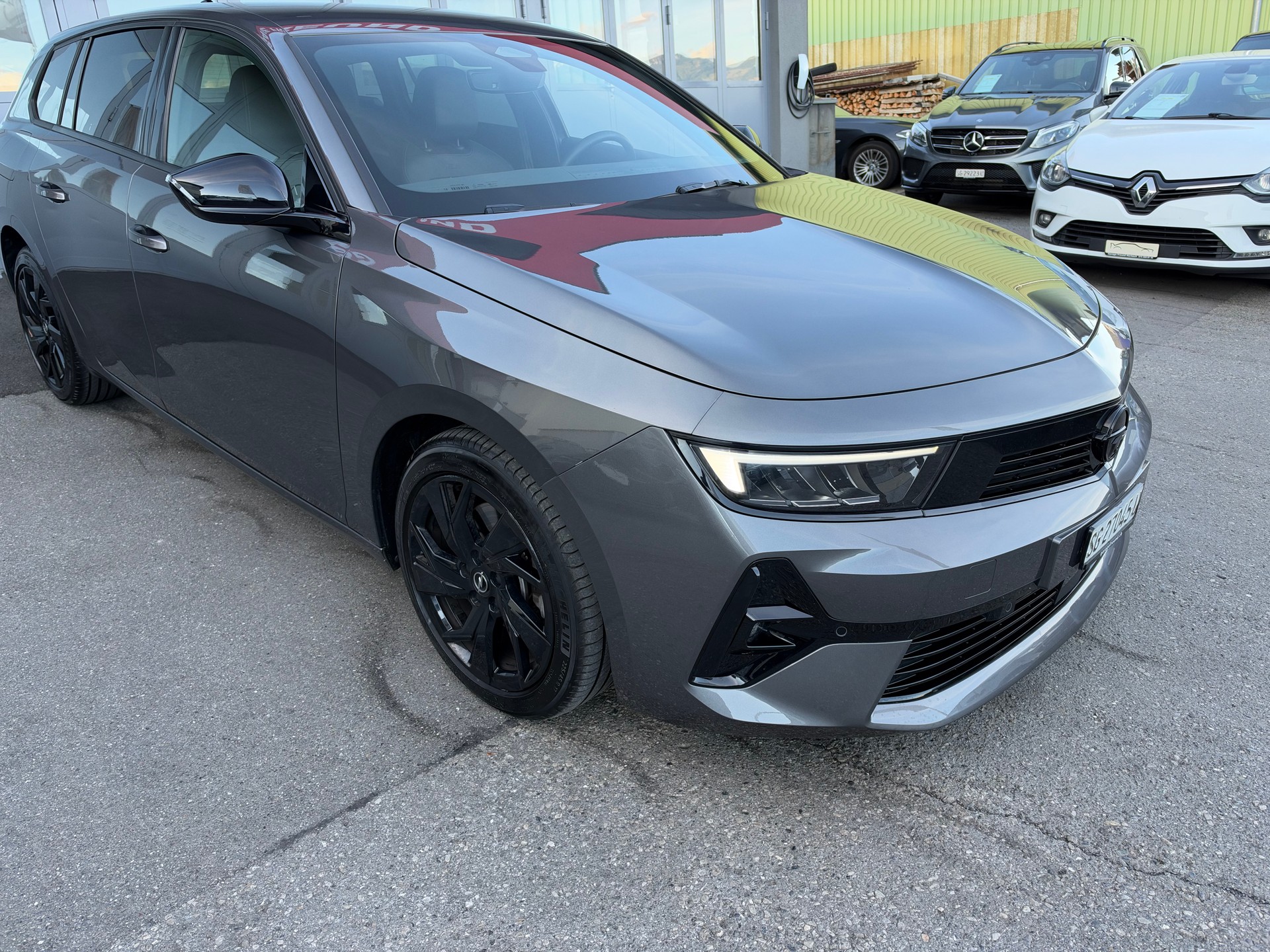 OPEL Astra Sports Tourer 1.2i Turbo GS A-image-2
