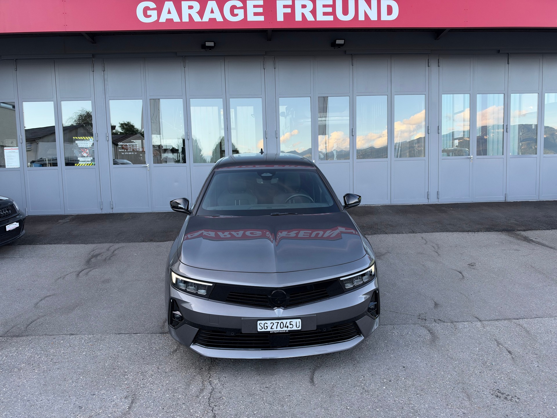 OPEL Astra Sports Tourer 1.2i Turbo GS A-image-4