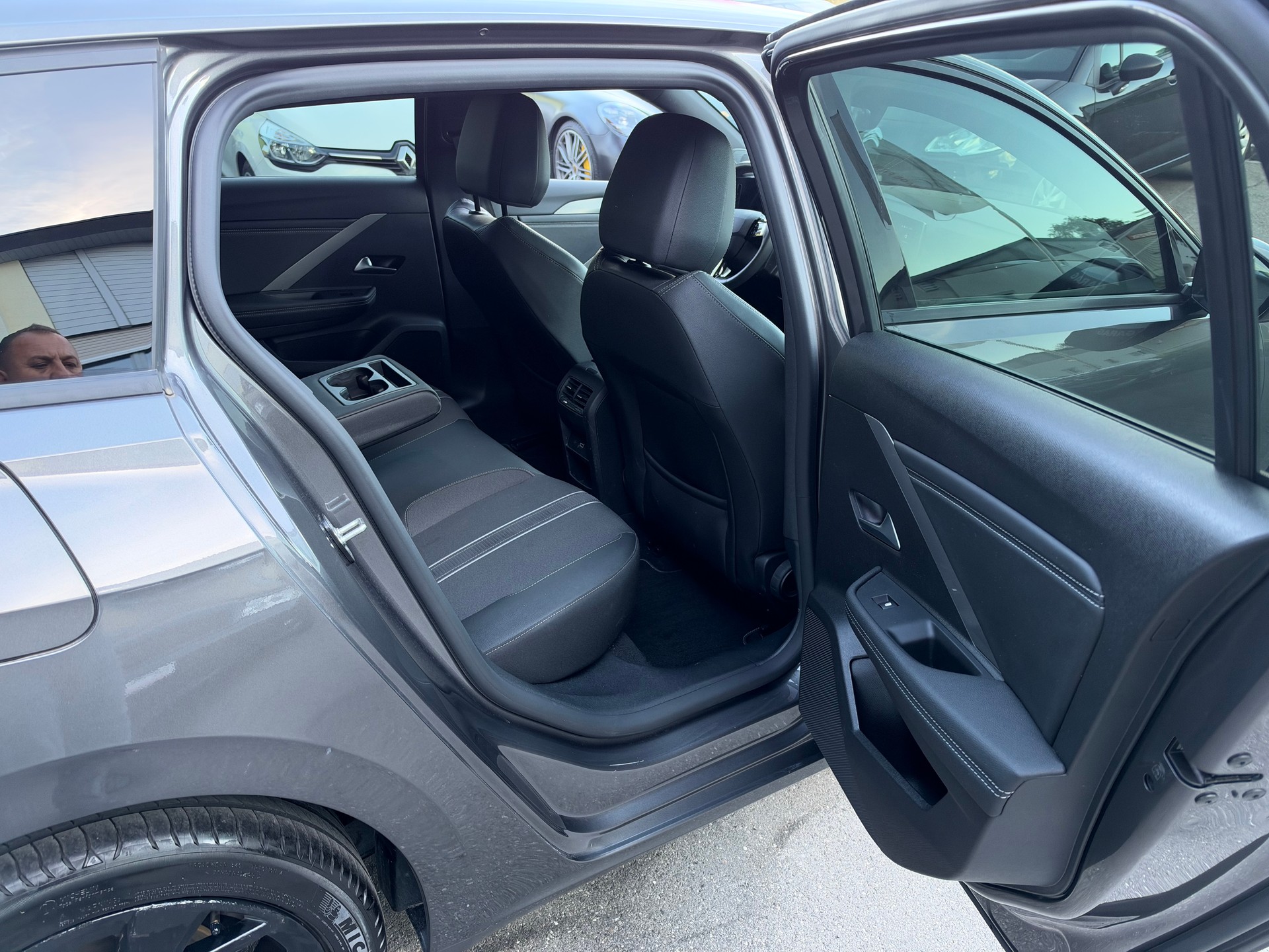 OPEL Astra Sports Tourer 1.2i Turbo GS A-image-20