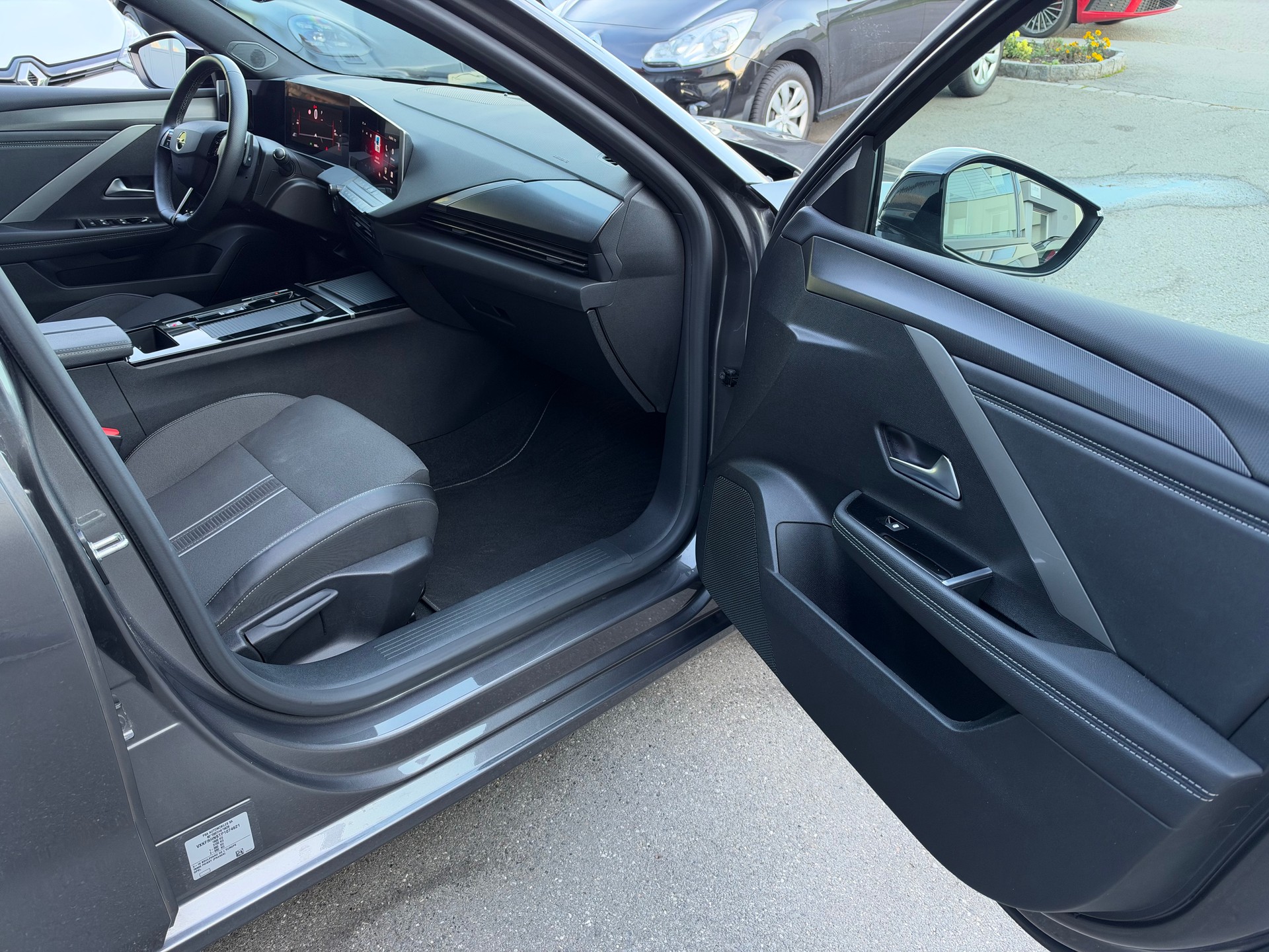 OPEL Astra Sports Tourer 1.2i Turbo GS A-image-16