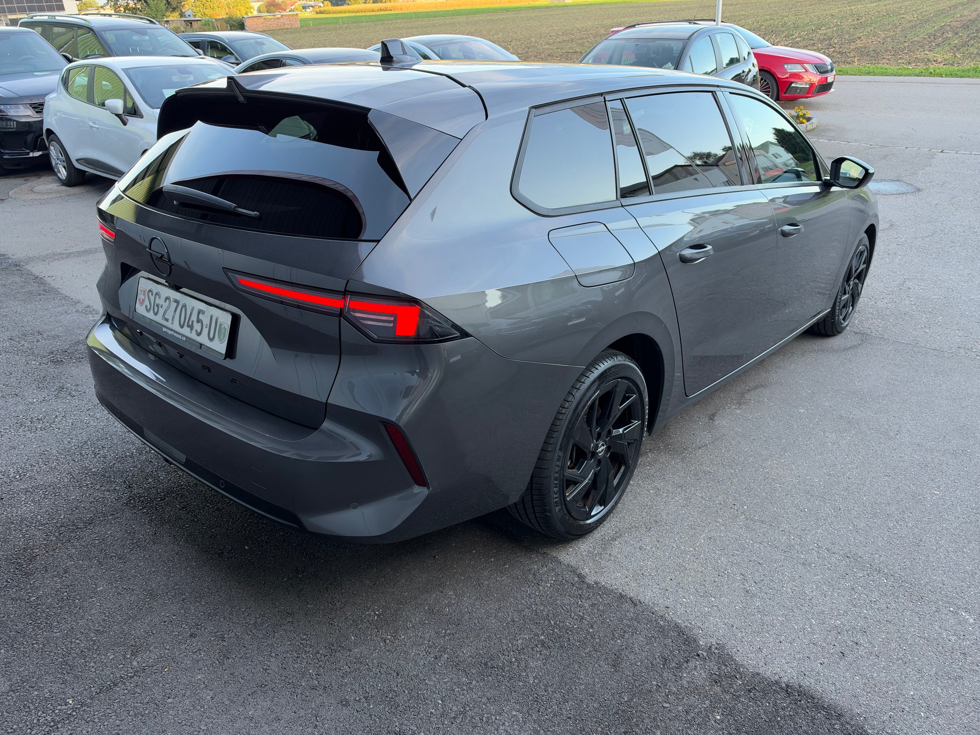 OPEL Astra Sports Tourer 1.2i Turbo GS A-image-11