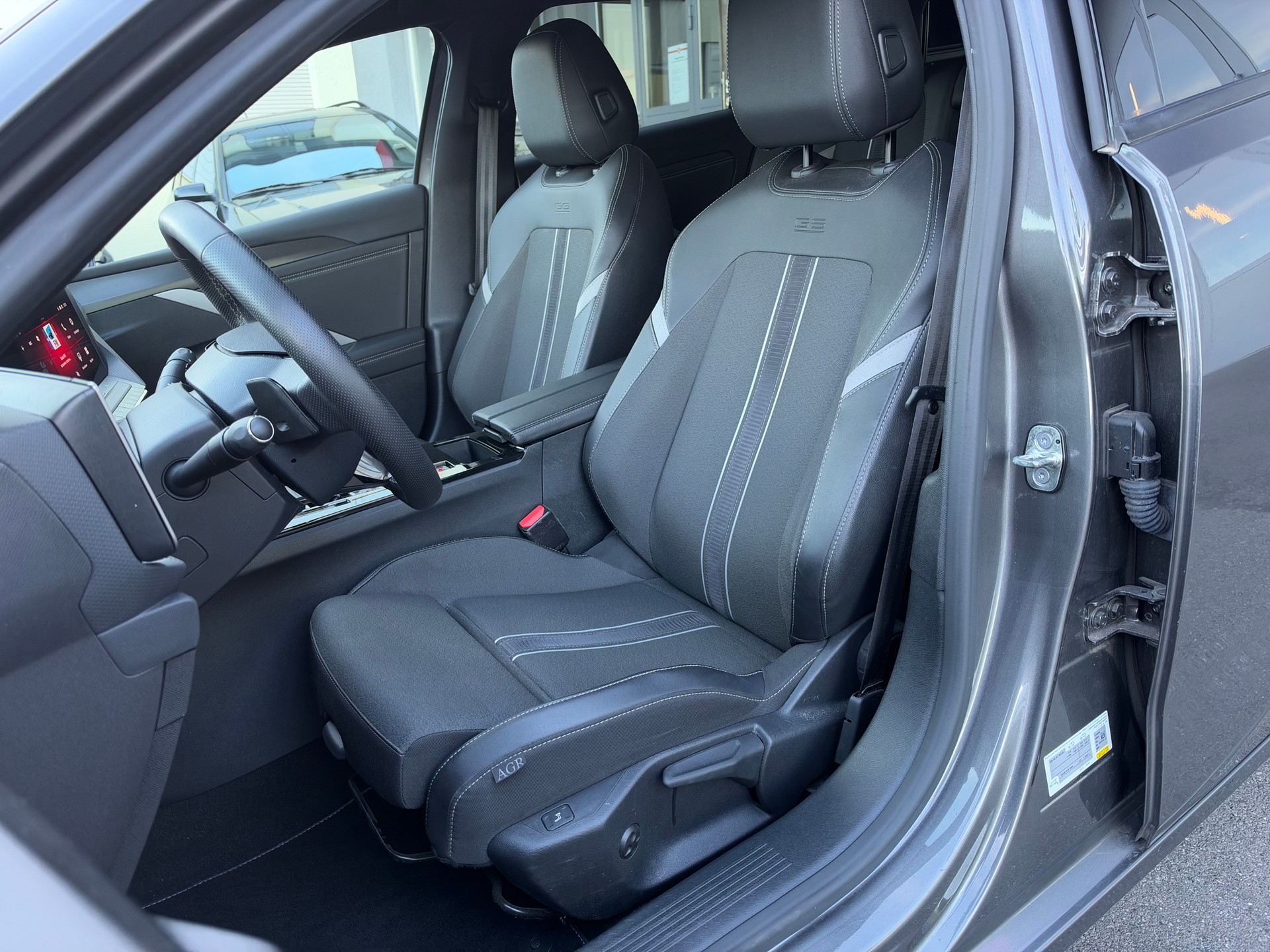 OPEL Astra Sports Tourer 1.2i Turbo GS A-image-26