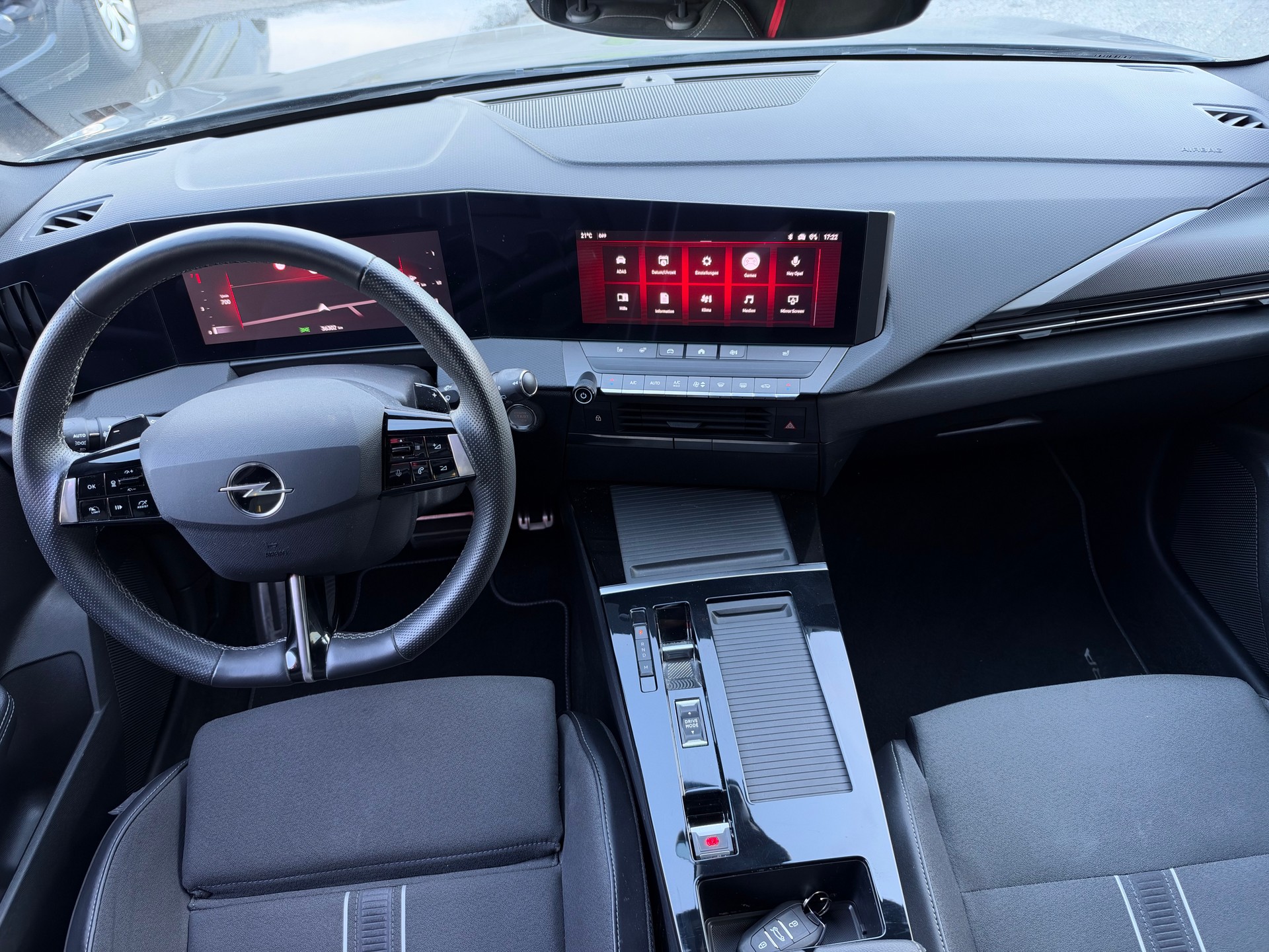 OPEL Astra Sports Tourer 1.2i Turbo GS A-image-27