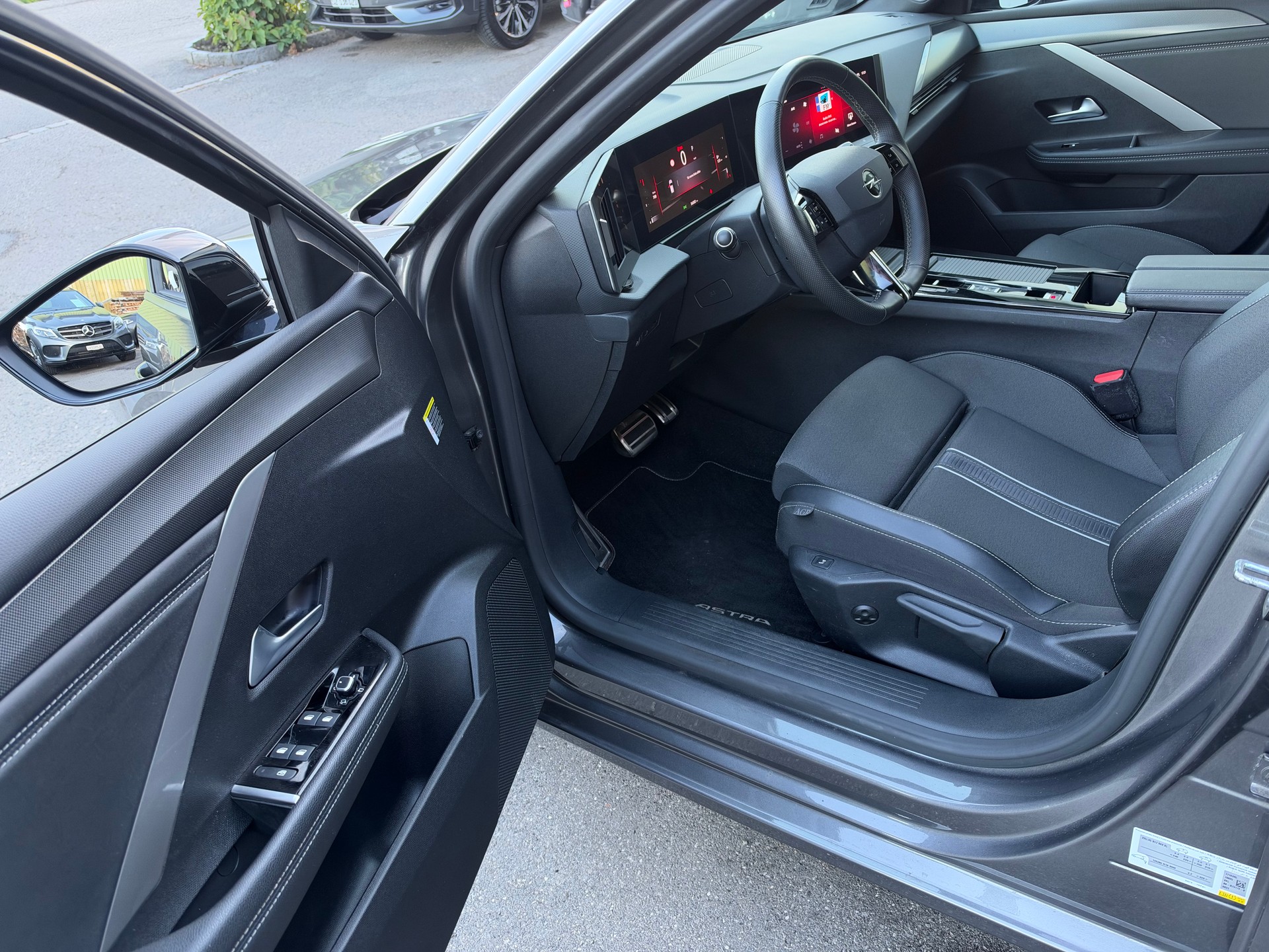 OPEL Astra Sports Tourer 1.2i Turbo GS A-image-25